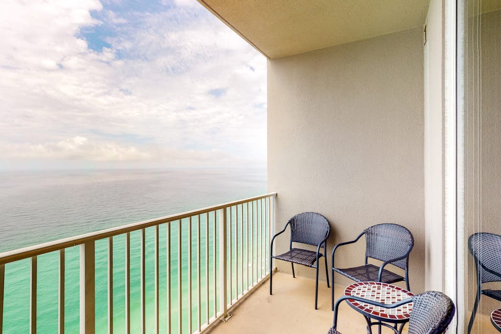 Warm & welcoming condo w/Gulf and beach views, on-site pools & hot tub