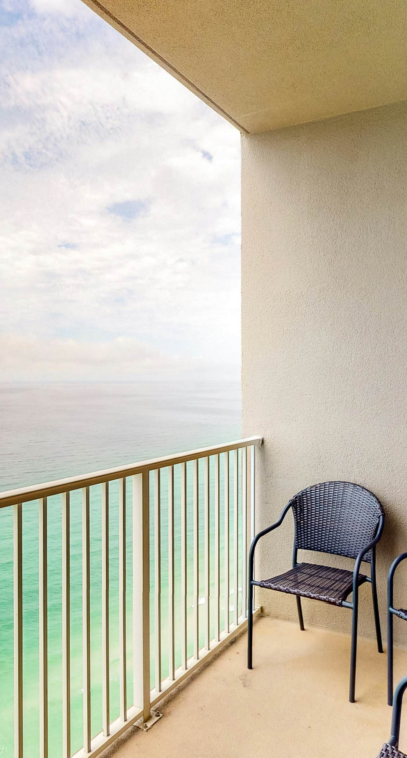 Warm & welcoming condo w/Gulf and beach views, on-site pools & hot tub
