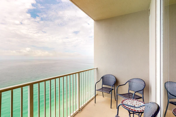 Warm & welcoming condo w/Gulf and beach views, on-site pools & hot tub
