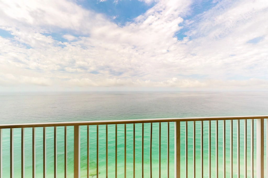 Warm & welcoming condo w/Gulf and beach views, on-site pools & hot tub