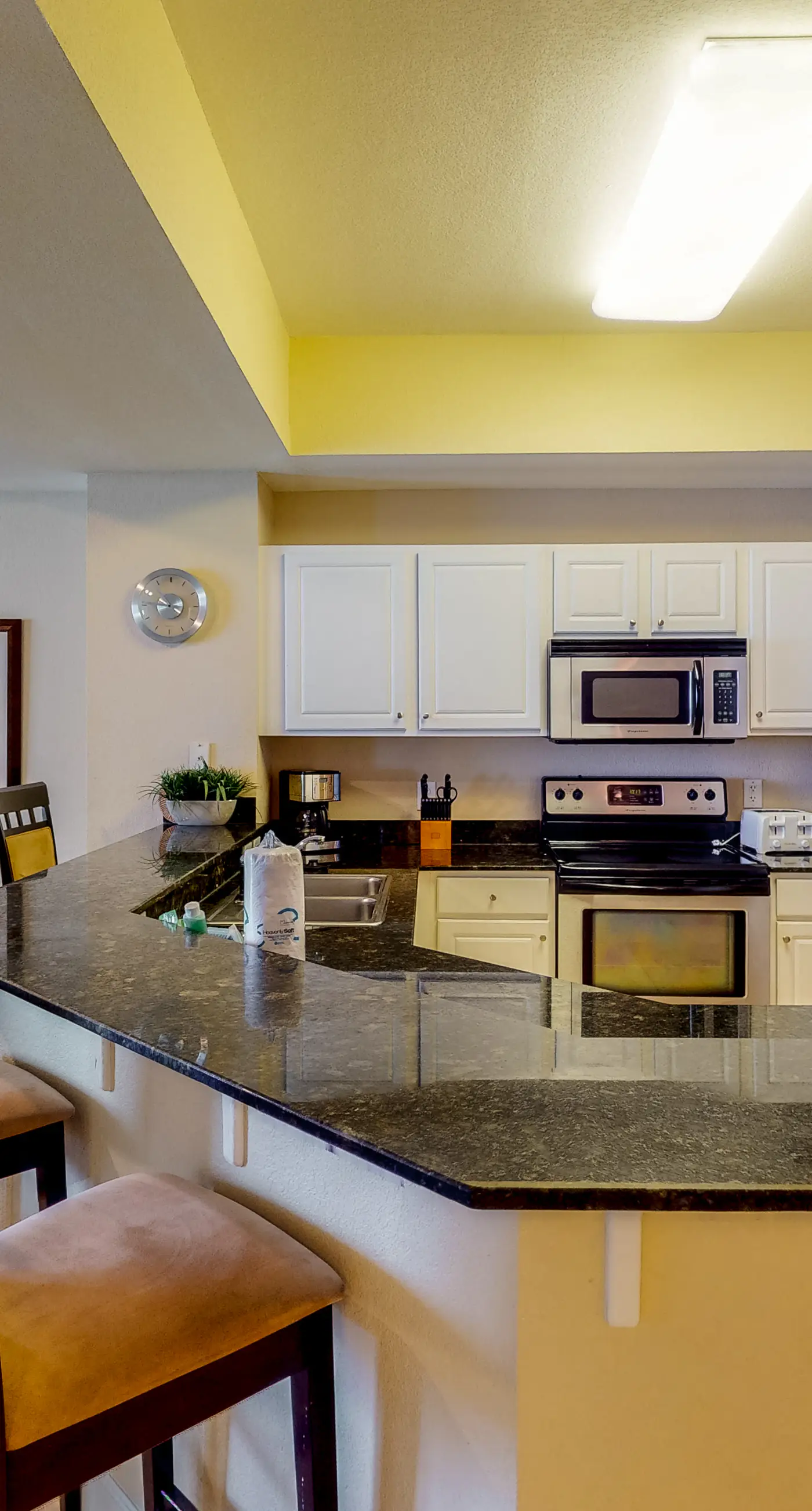 Warm & welcoming condo w/Gulf and beach views, on-site pools & hot tub