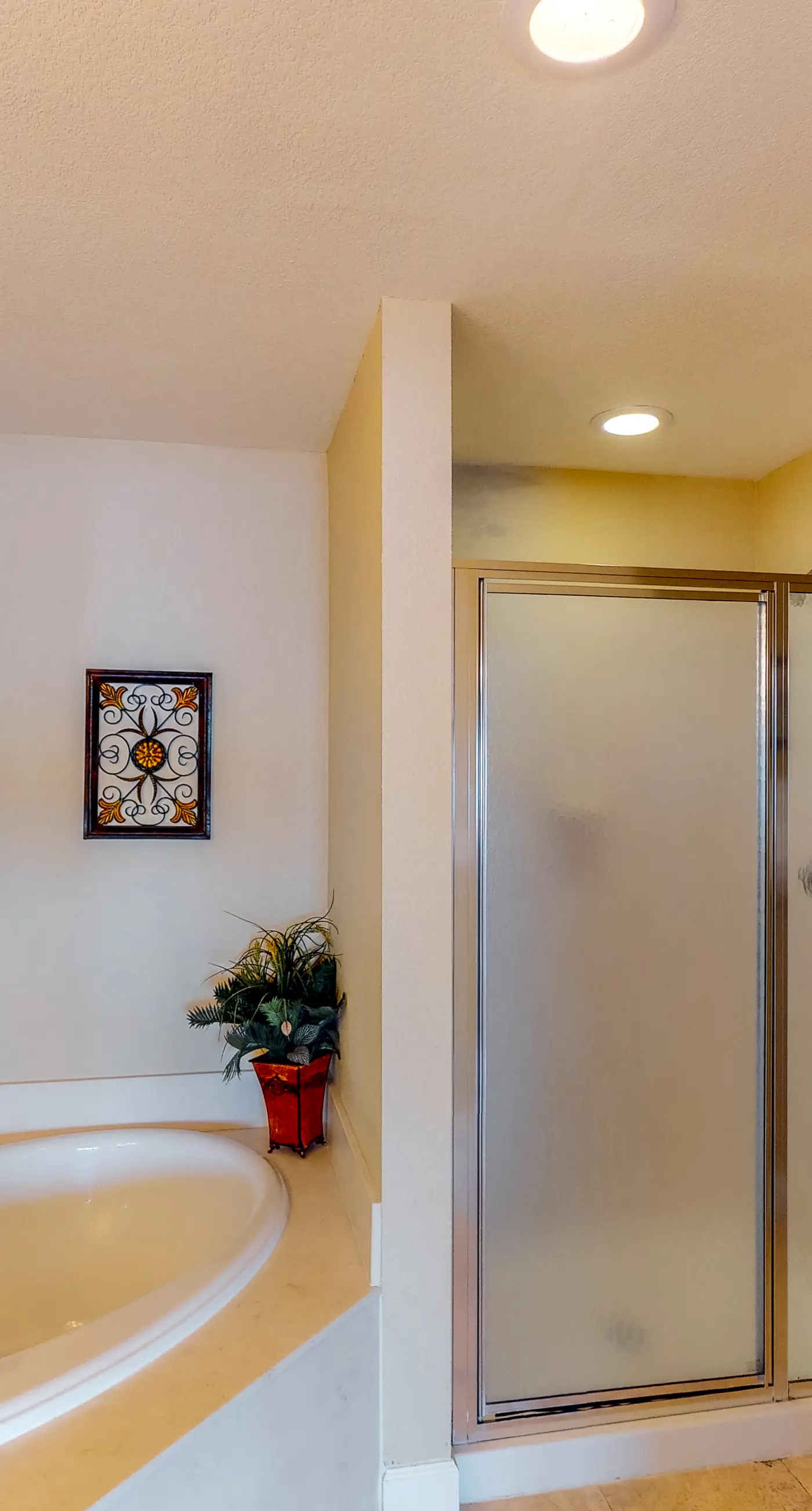 Warm & welcoming condo w/Gulf and beach views, on-site pools & hot tub