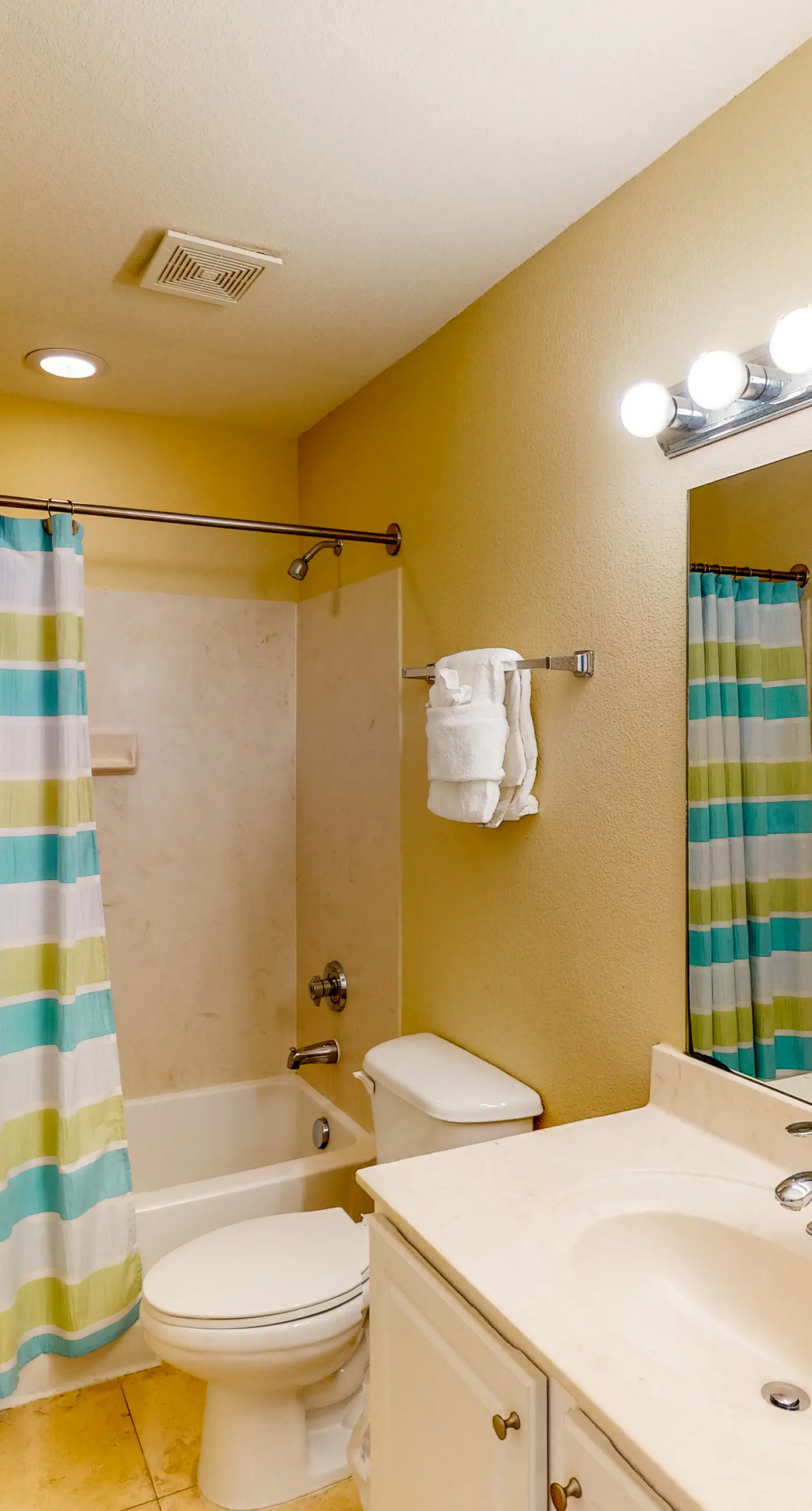 Warm & welcoming condo w/Gulf and beach views, on-site pools & hot tub