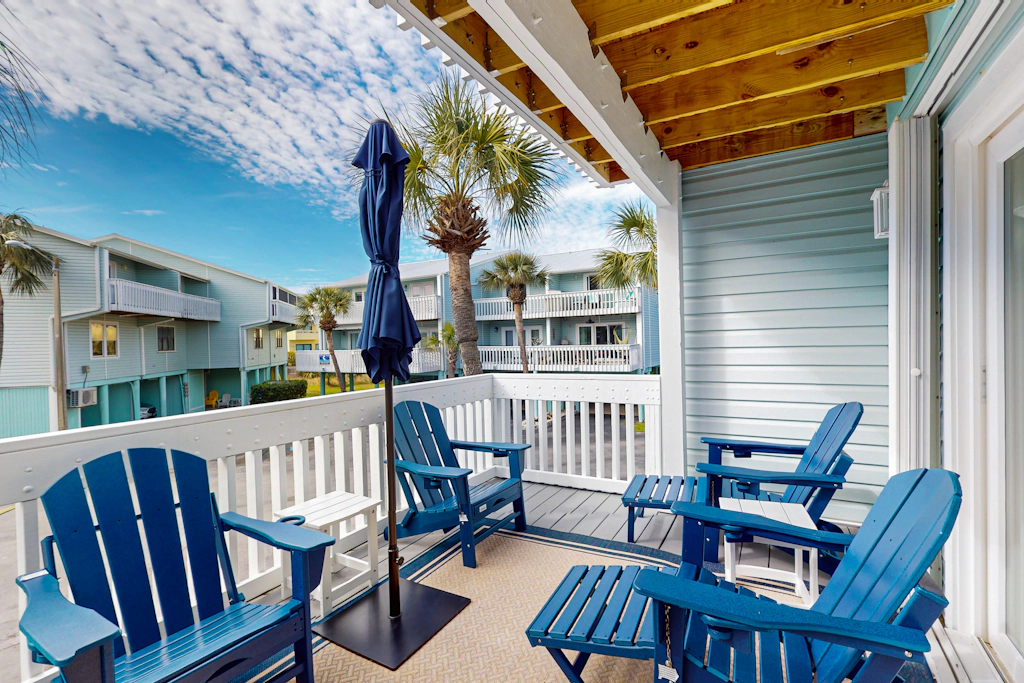 Gorgeous coastal townhome, patio, balcony and community HEATED pool