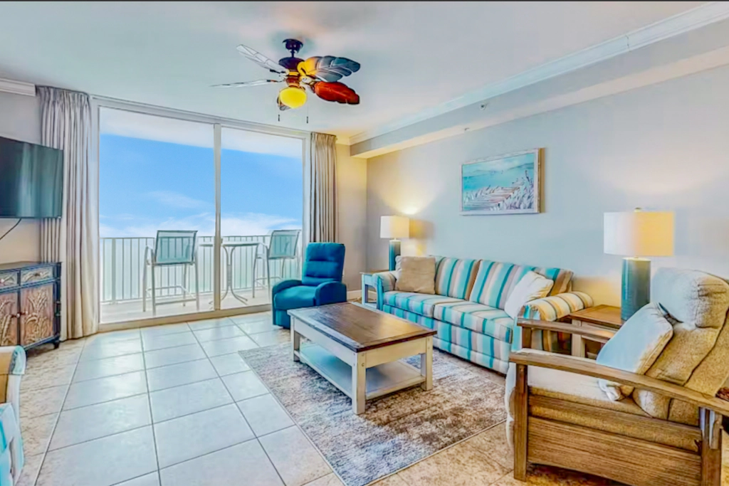 Gulf-front resort condo w/ 2 on-site lagoon pools, hot tubs & beach service