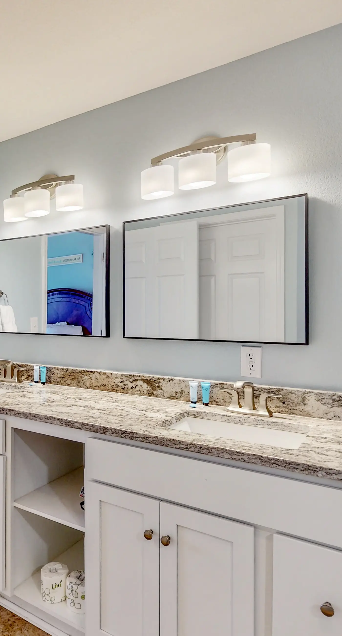 Gulf-front resort condo w/ 2 on-site lagoon pools, hot tubs & beach service