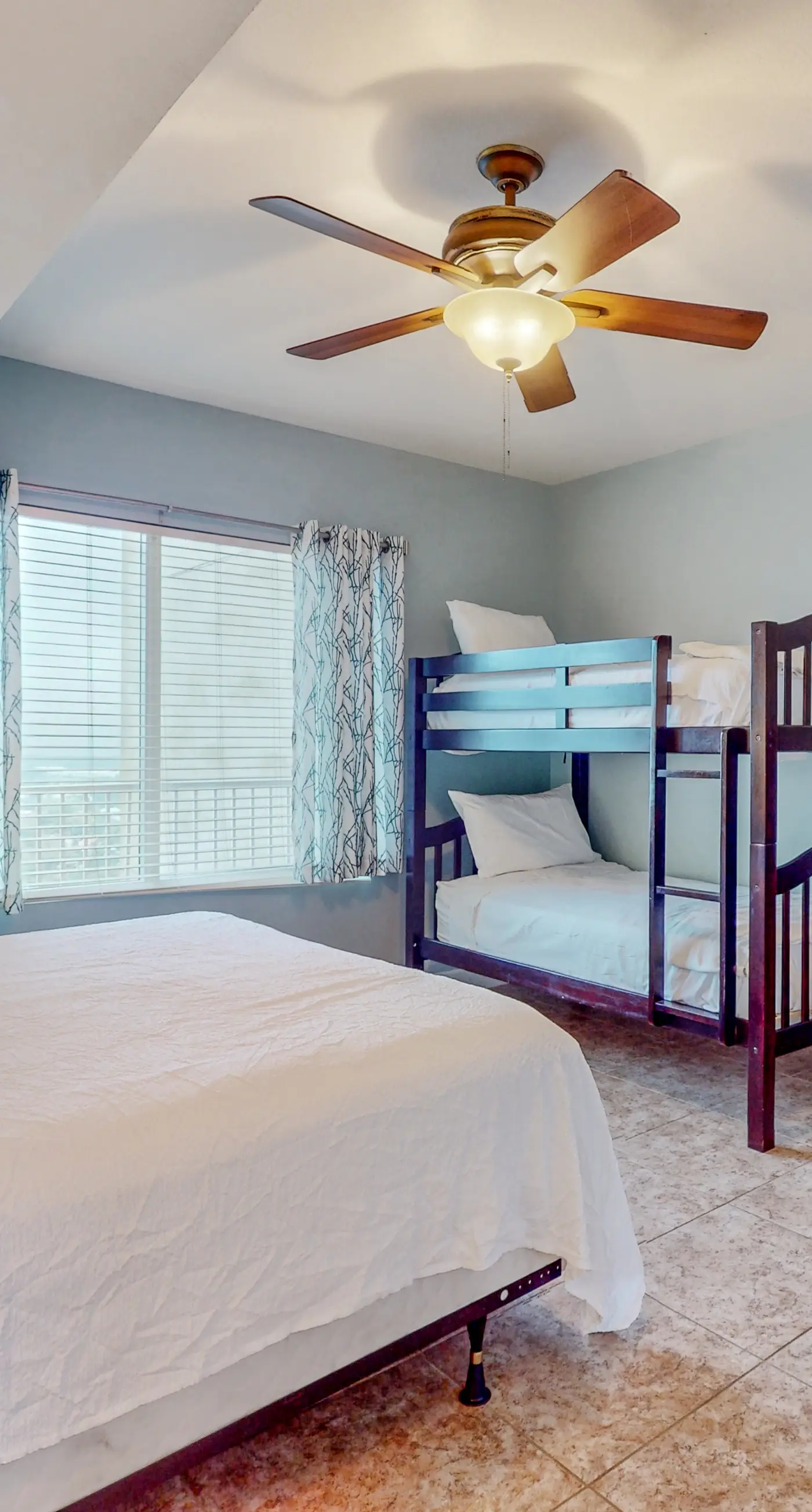 Gulf-front resort condo w/ 2 on-site lagoon pools, hot tubs & beach service