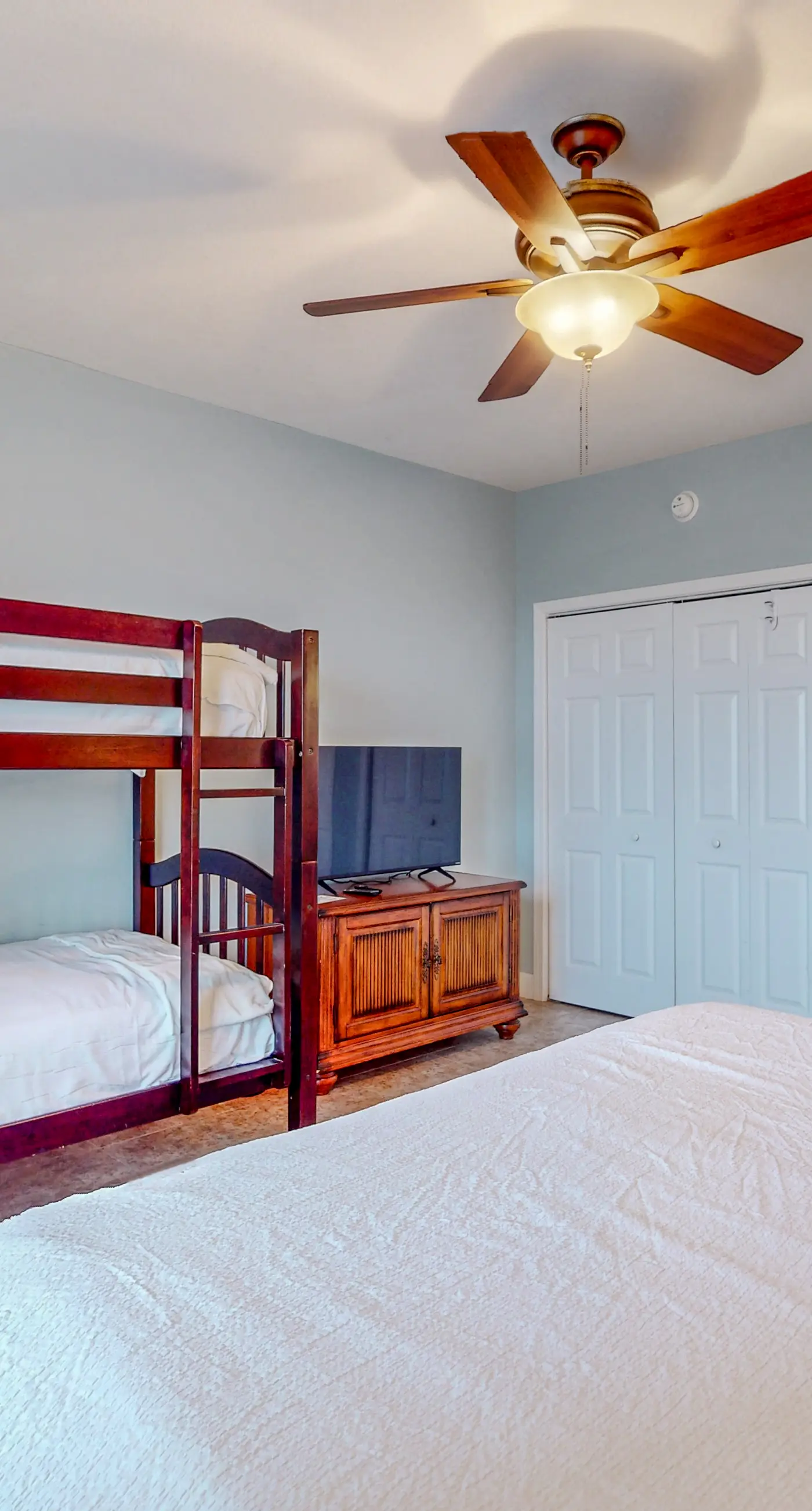 Gulf-front resort condo w/ 2 on-site lagoon pools, hot tubs & beach service