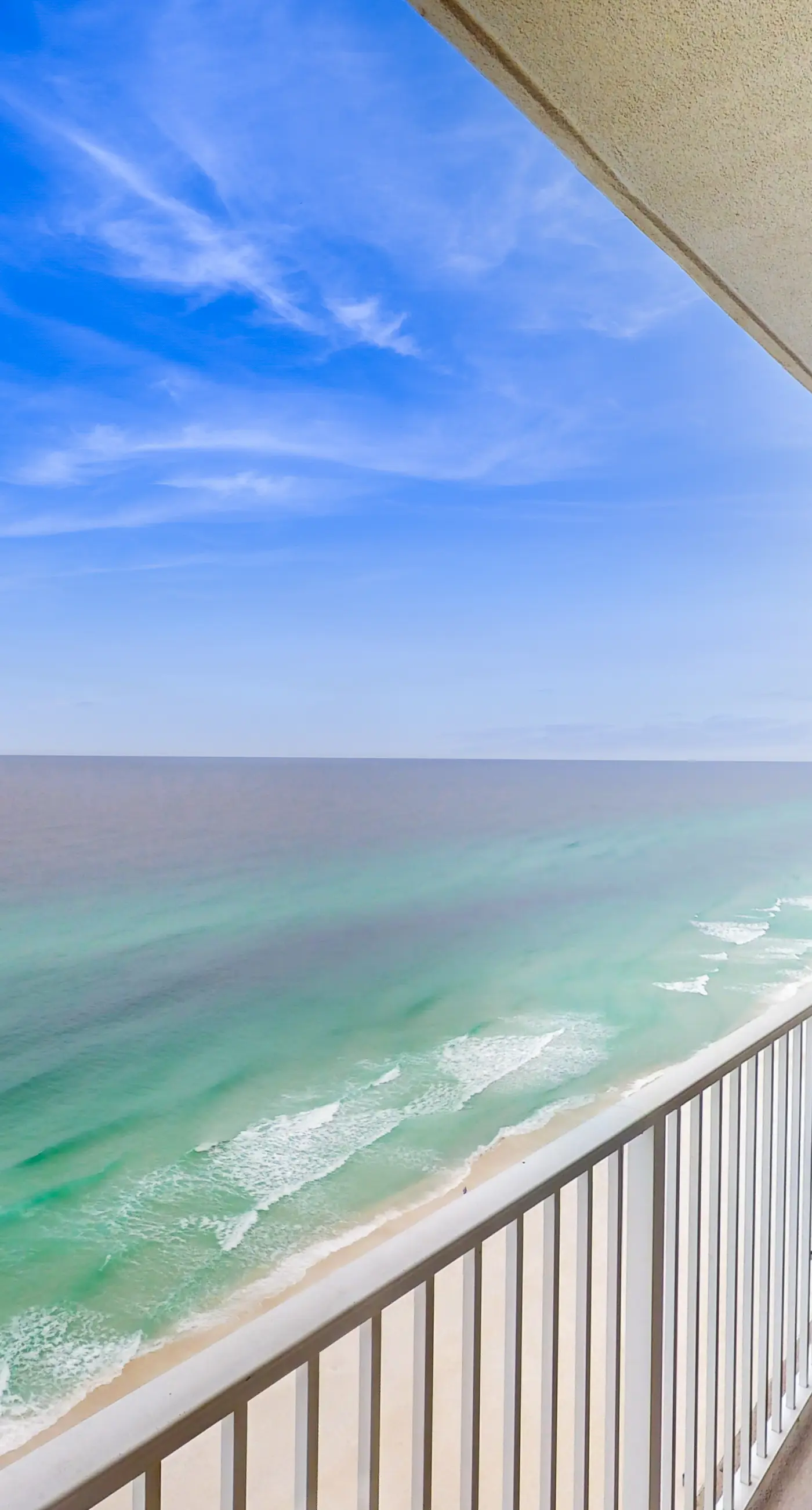 Gulf-front resort condo w/ 2 on-site lagoon pools, hot tubs & beach service