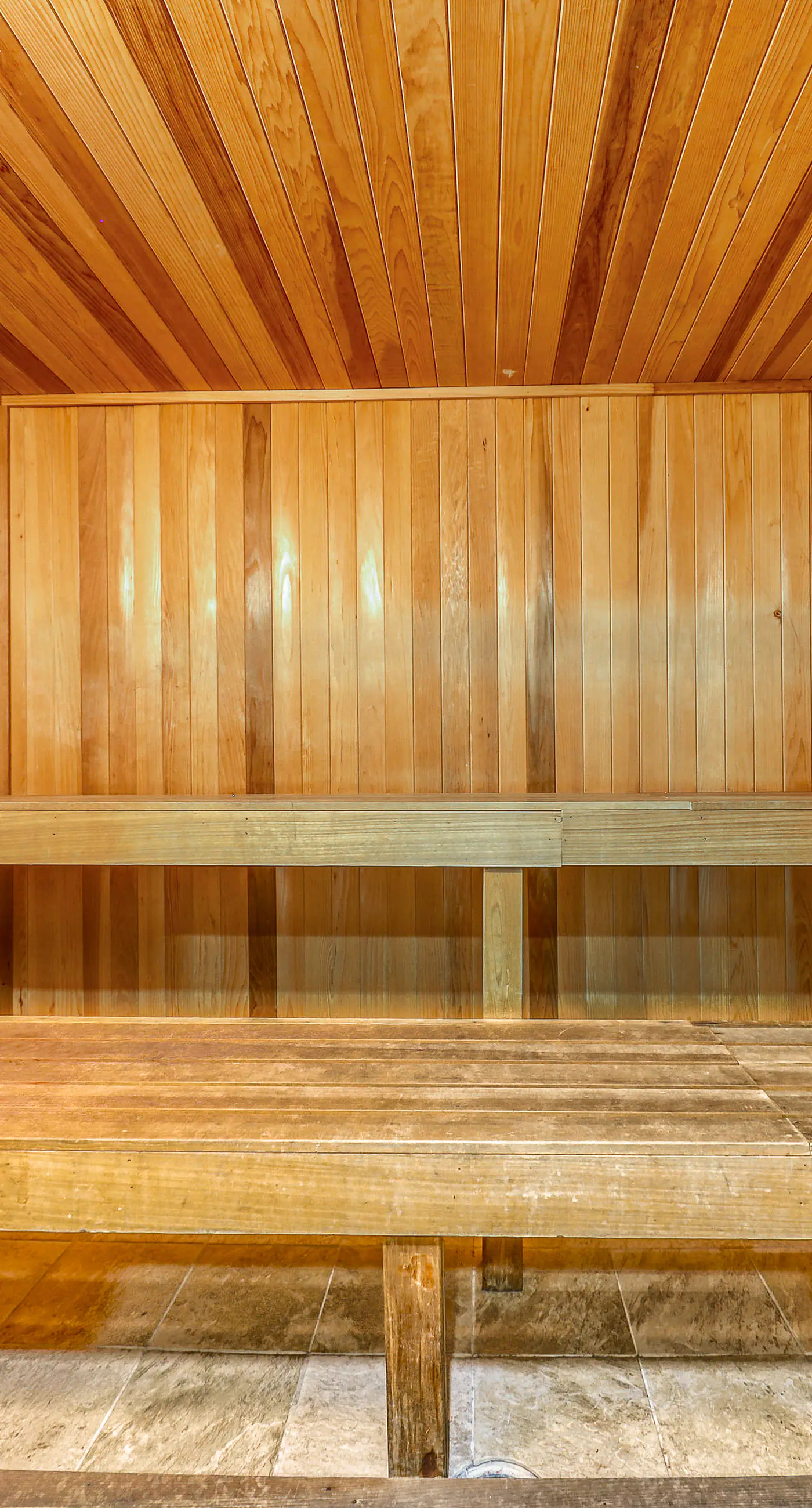 Gulf-front resort condo w/ 2 on-site lagoon pools, hot tubs & beach service