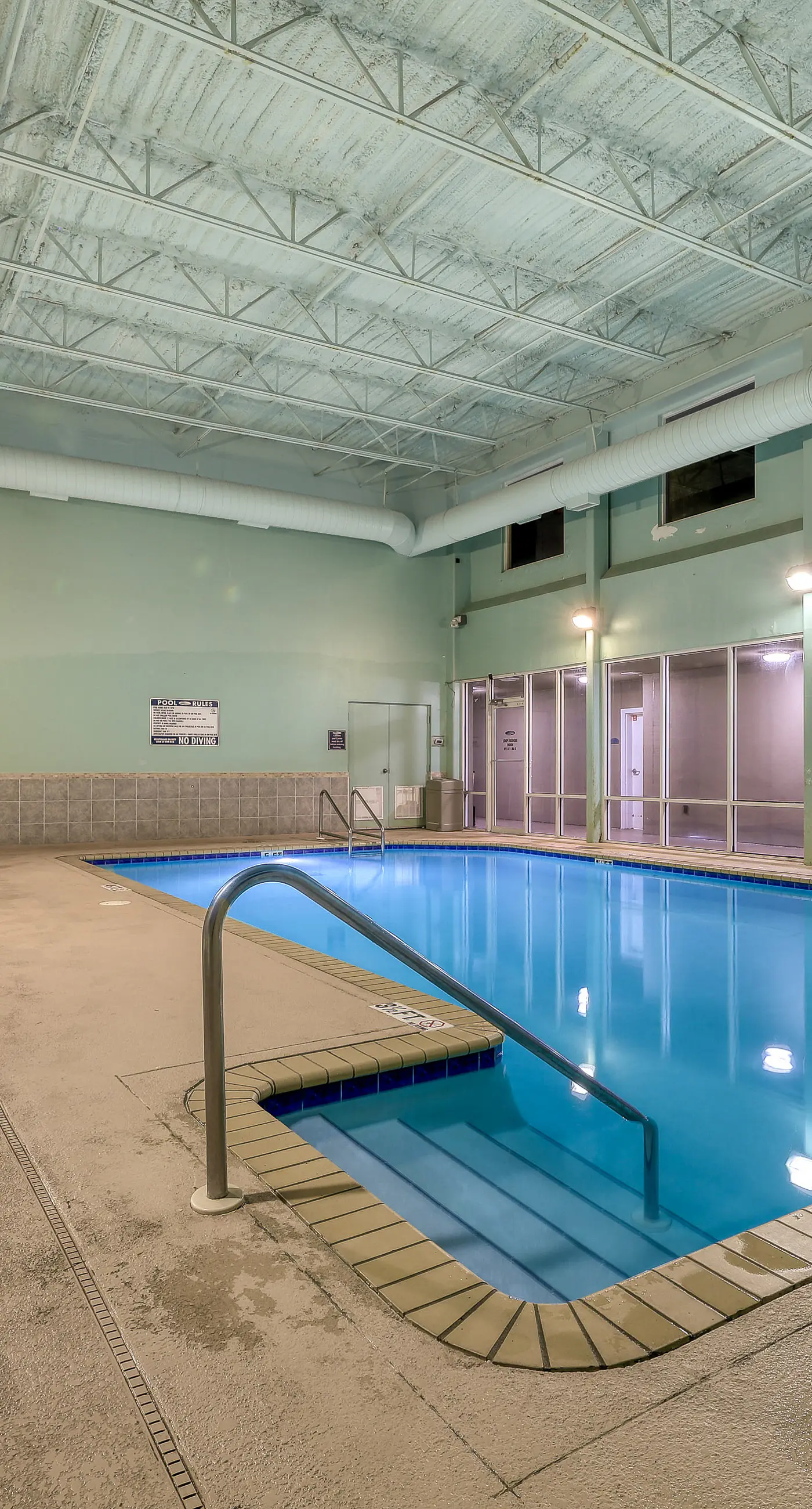 Gulf-front resort condo w/ 2 on-site lagoon pools, hot tubs & beach service