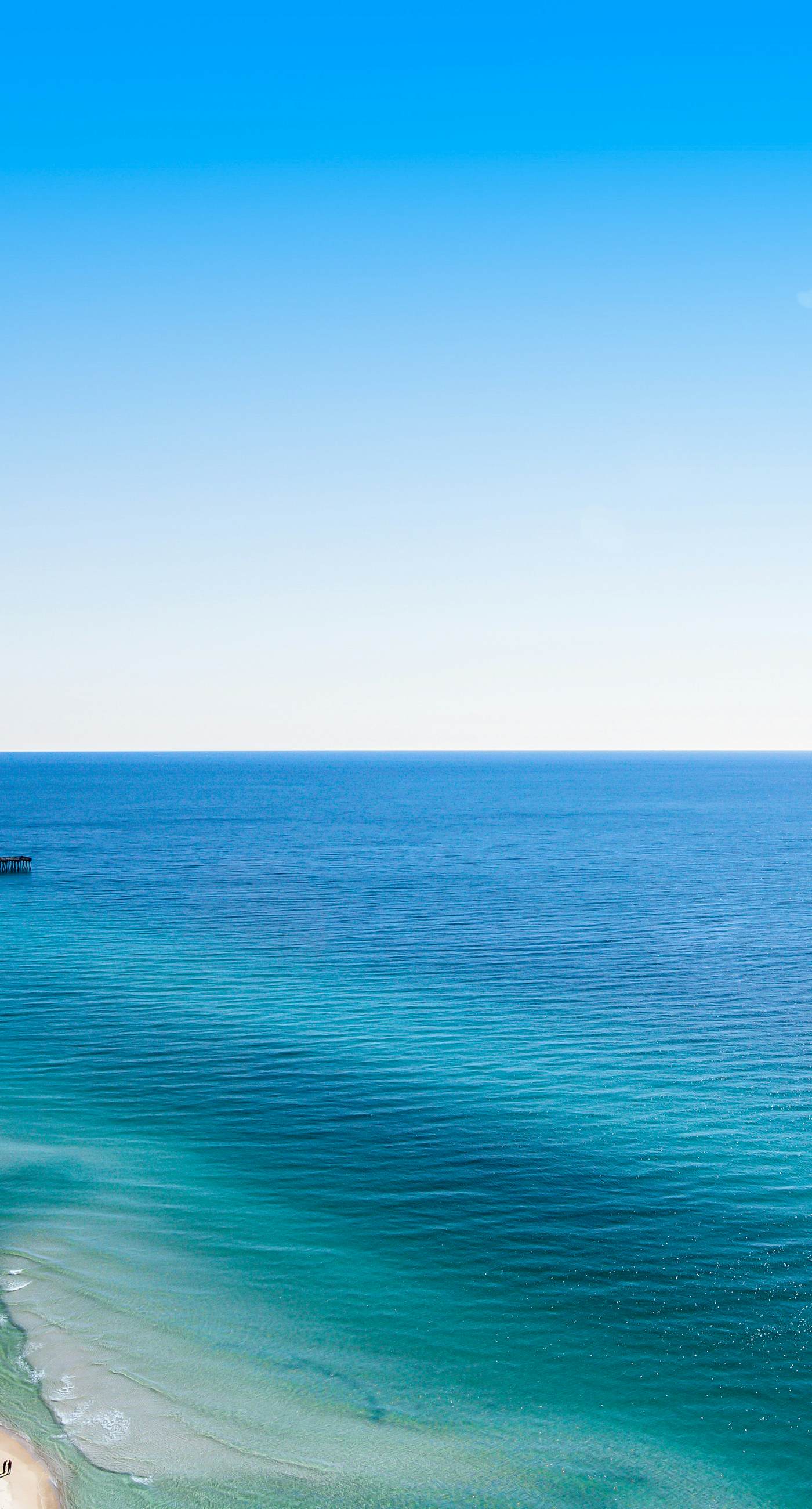 Spacious Gulf front condo w/shared hot tub, pools, gym - close to dining