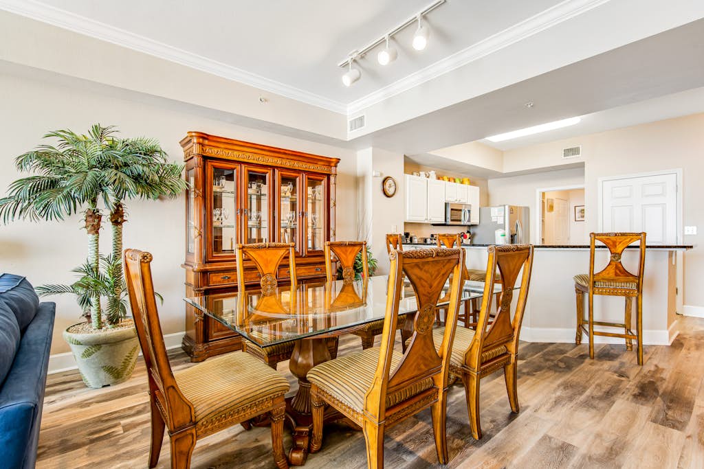 Spacious Gulf front condo w/shared hot tub, pools, gym - close to dining