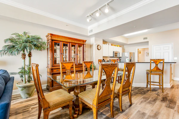 Spacious Gulf front condo w/shared hot tub, pools, gym - close to dining