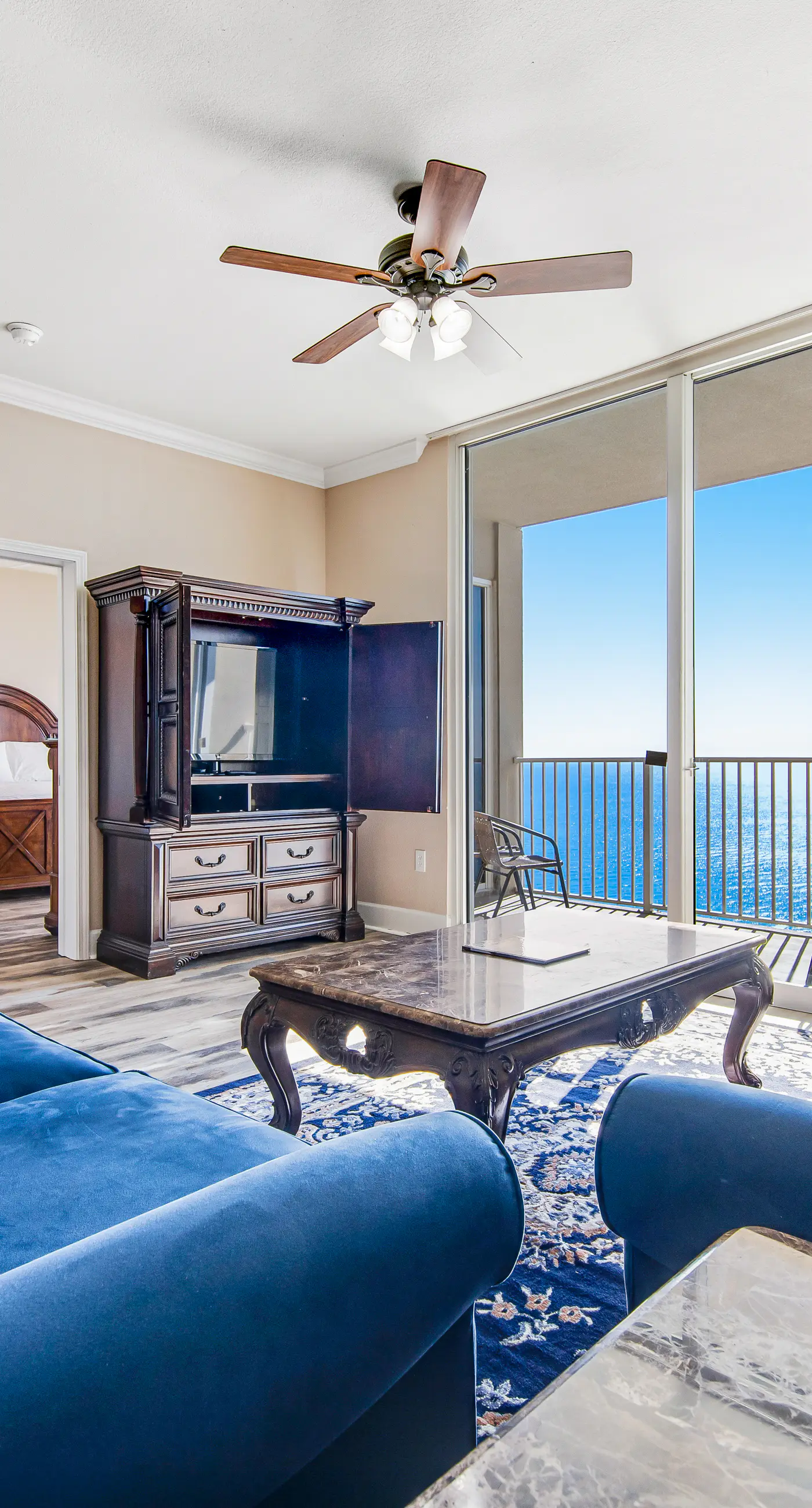 Spacious Gulf front condo w/shared hot tub, pools, gym - close to dining
