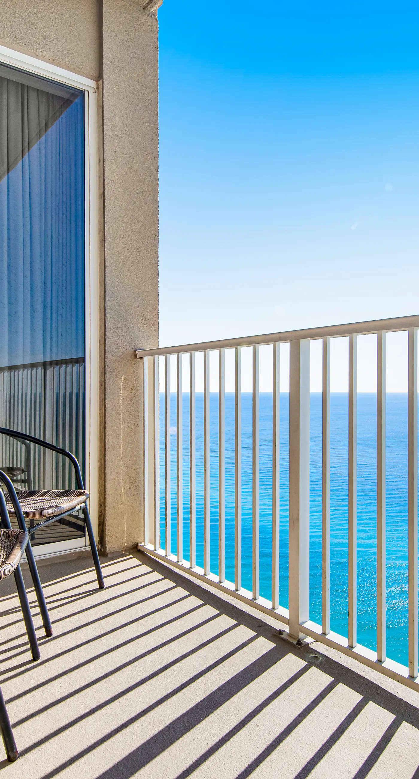 Spacious Gulf front condo w/shared hot tub, pools, gym - close to dining