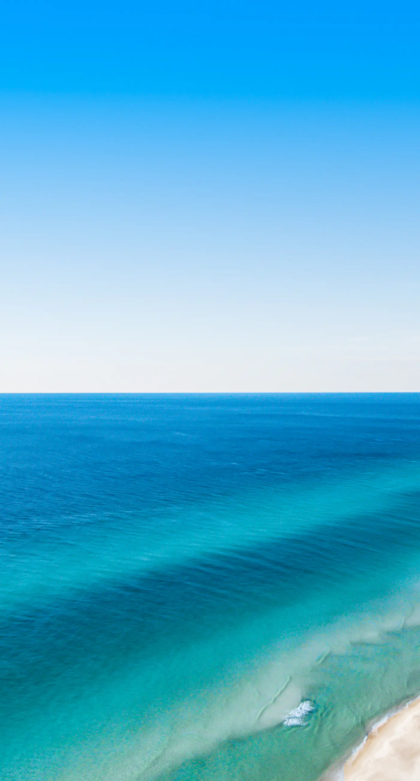 Spacious Gulf front condo w/shared hot tub, pools, gym - close to dining