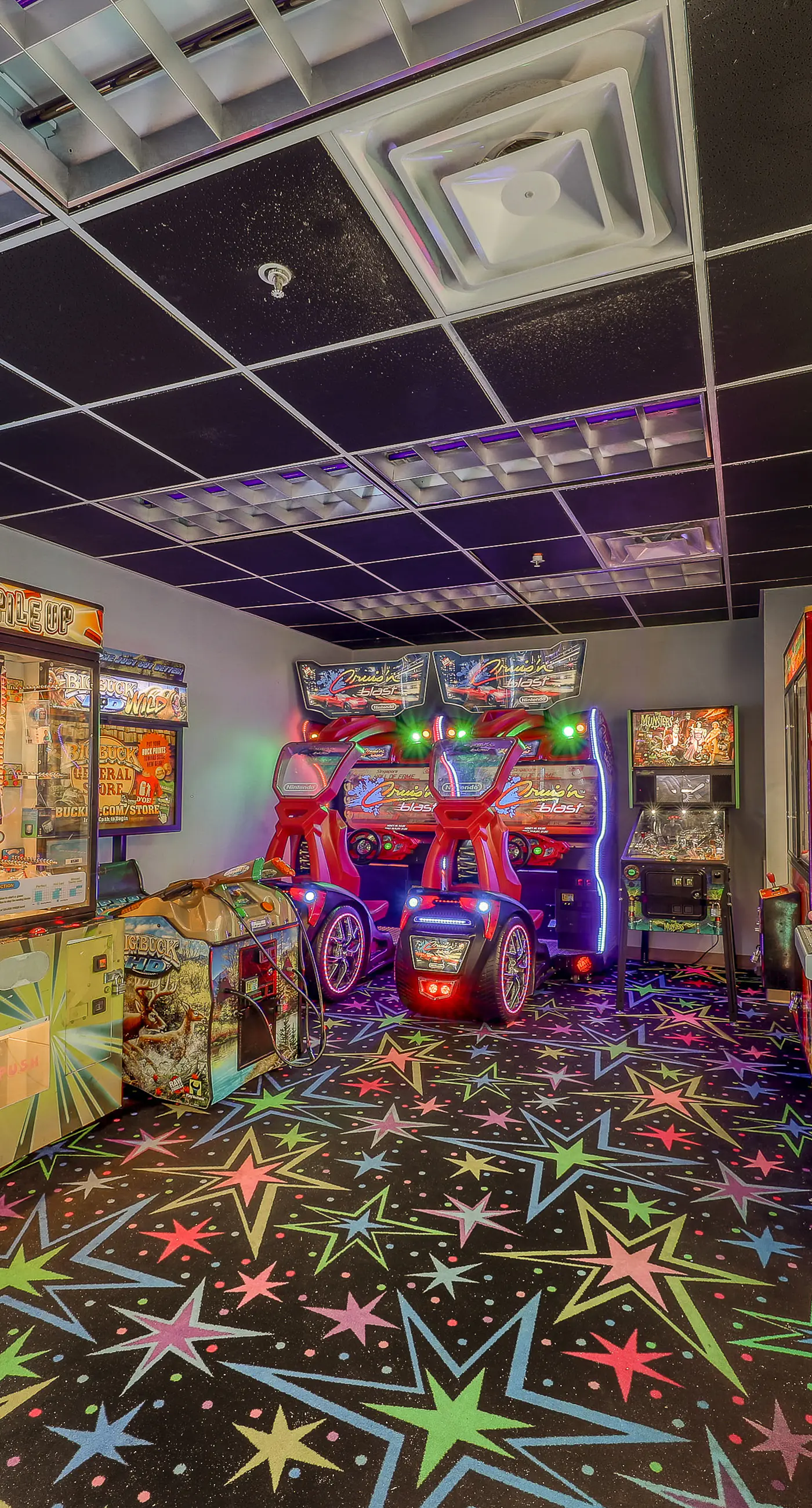 Spacious Gulf front condo w/shared hot tub, pools, gym - close to dining