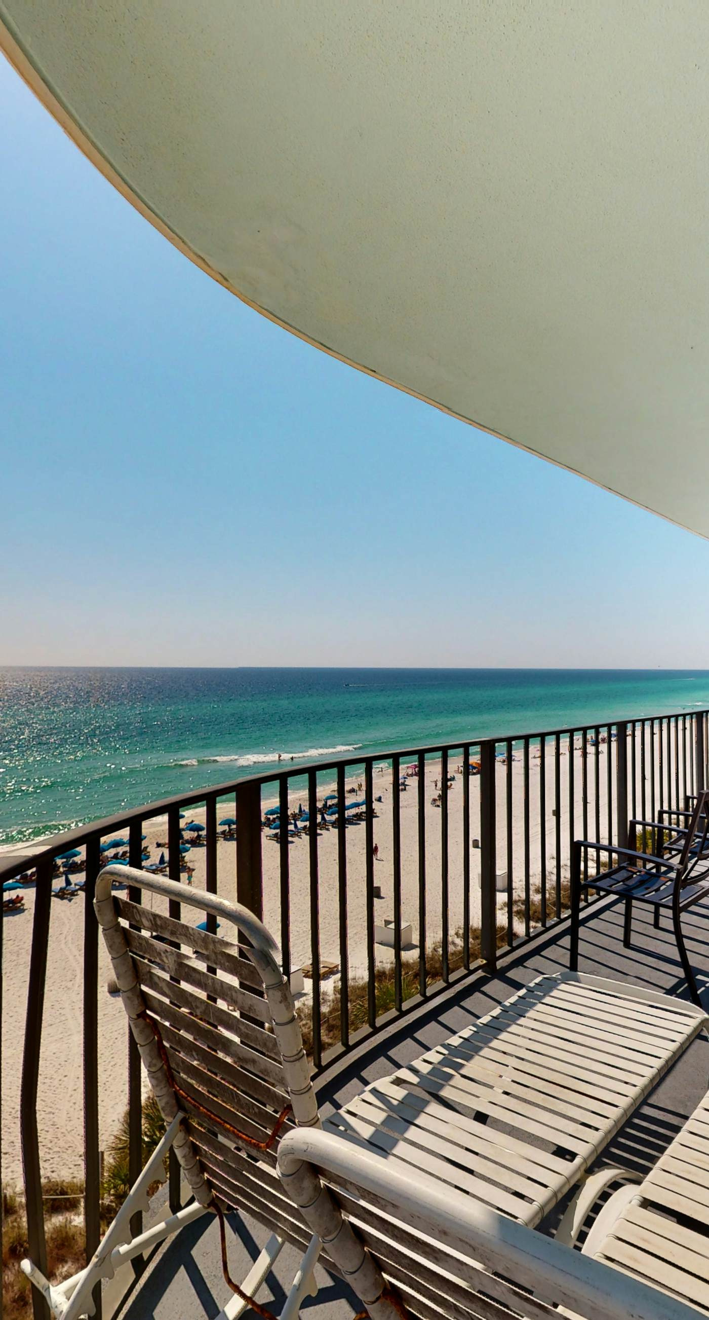 Charming & elegant Gulf-front condo w/shared pools, hot tub, gym