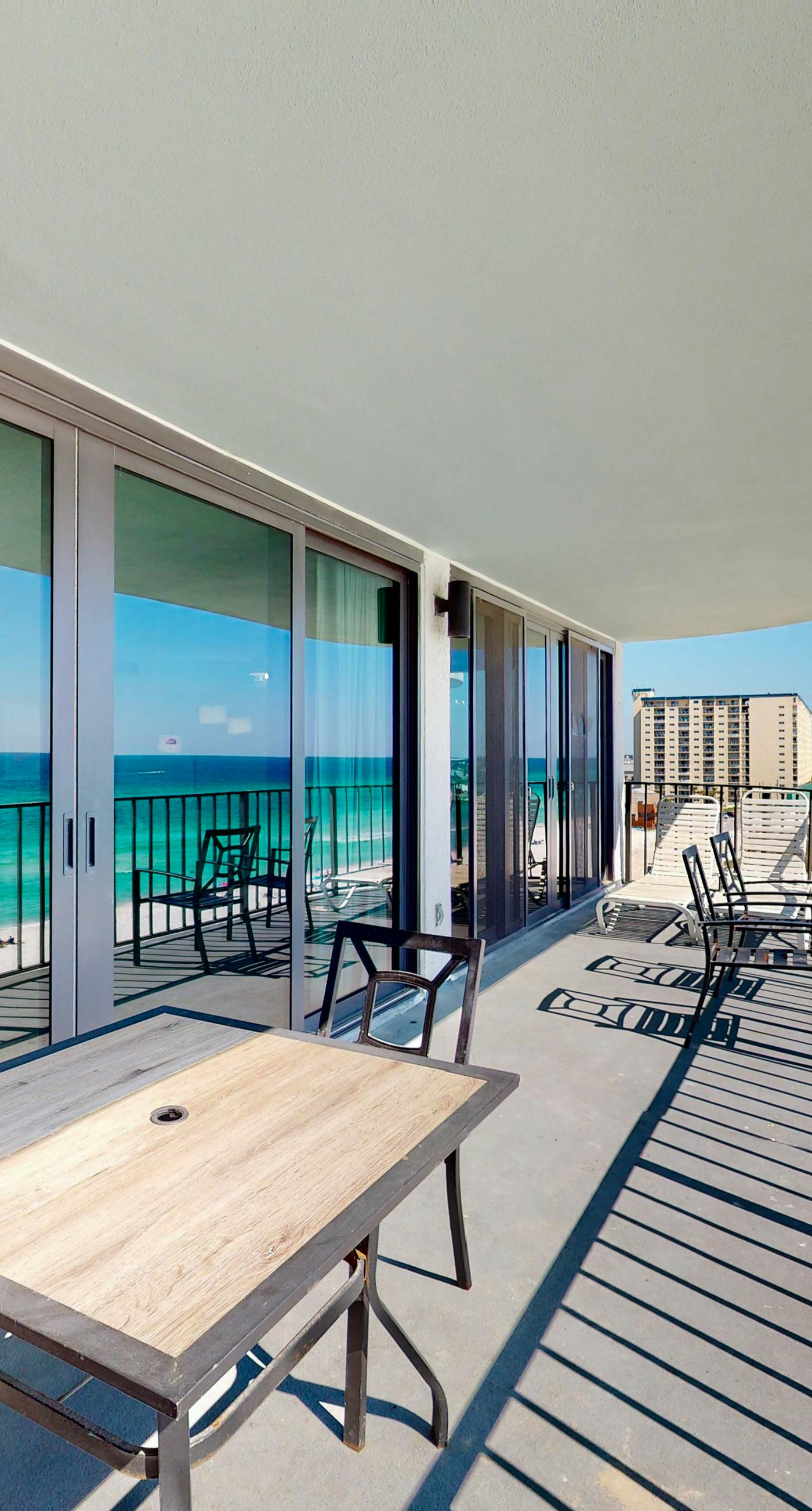 Charming & elegant Gulf-front condo w/shared pools, hot tub, gym