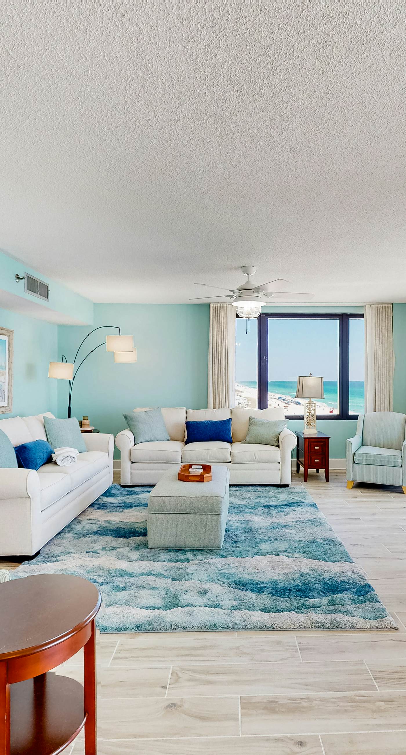 Charming & elegant Gulf-front condo w/shared pools, hot tub, gym