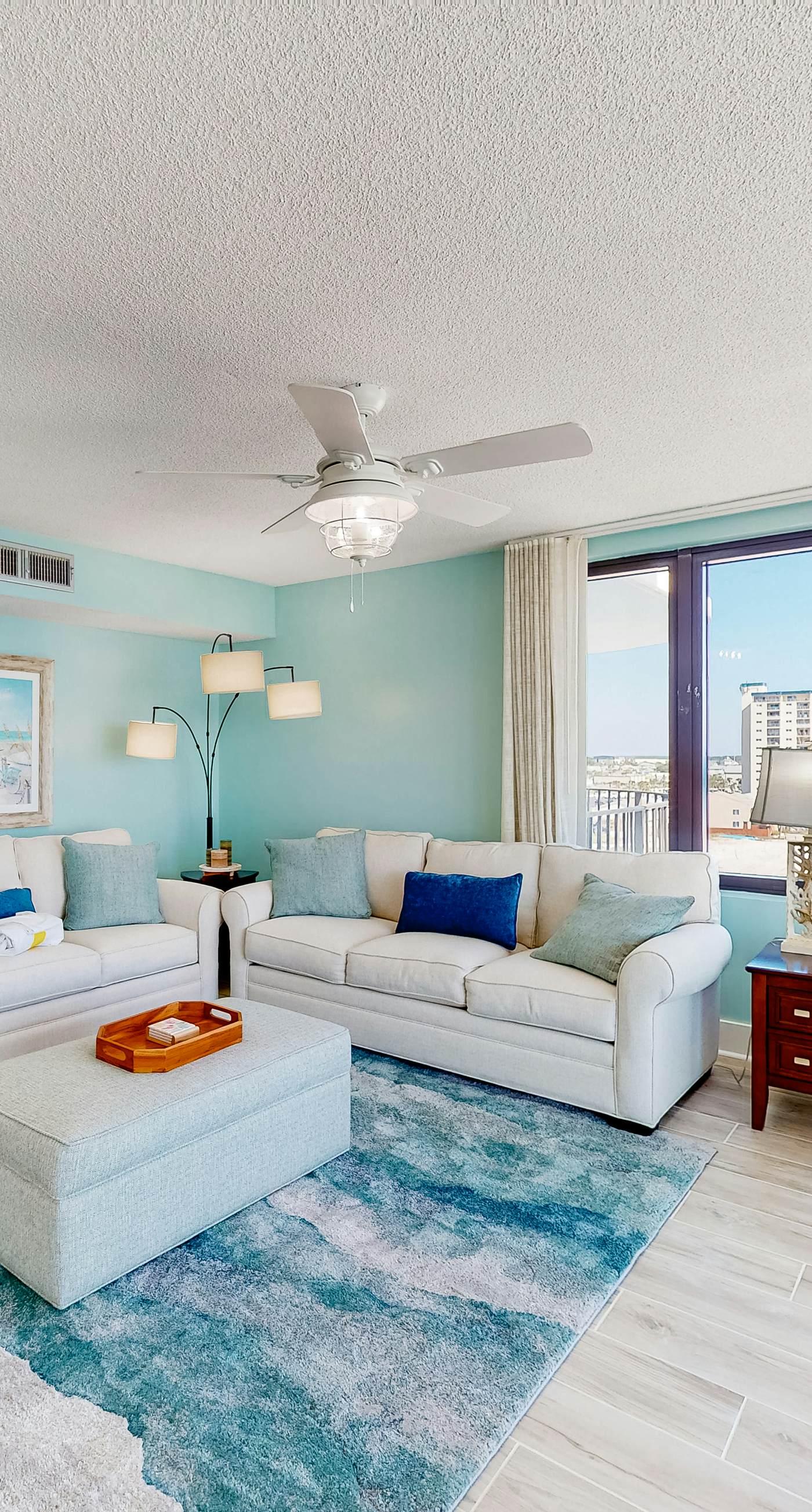 Charming & elegant Gulf-front condo w/shared pools, hot tub, gym