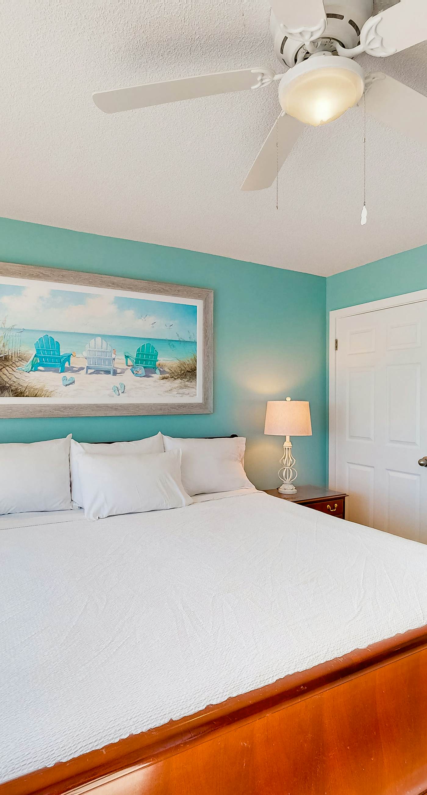 Charming & elegant Gulf-front condo w/shared pools, hot tub, gym