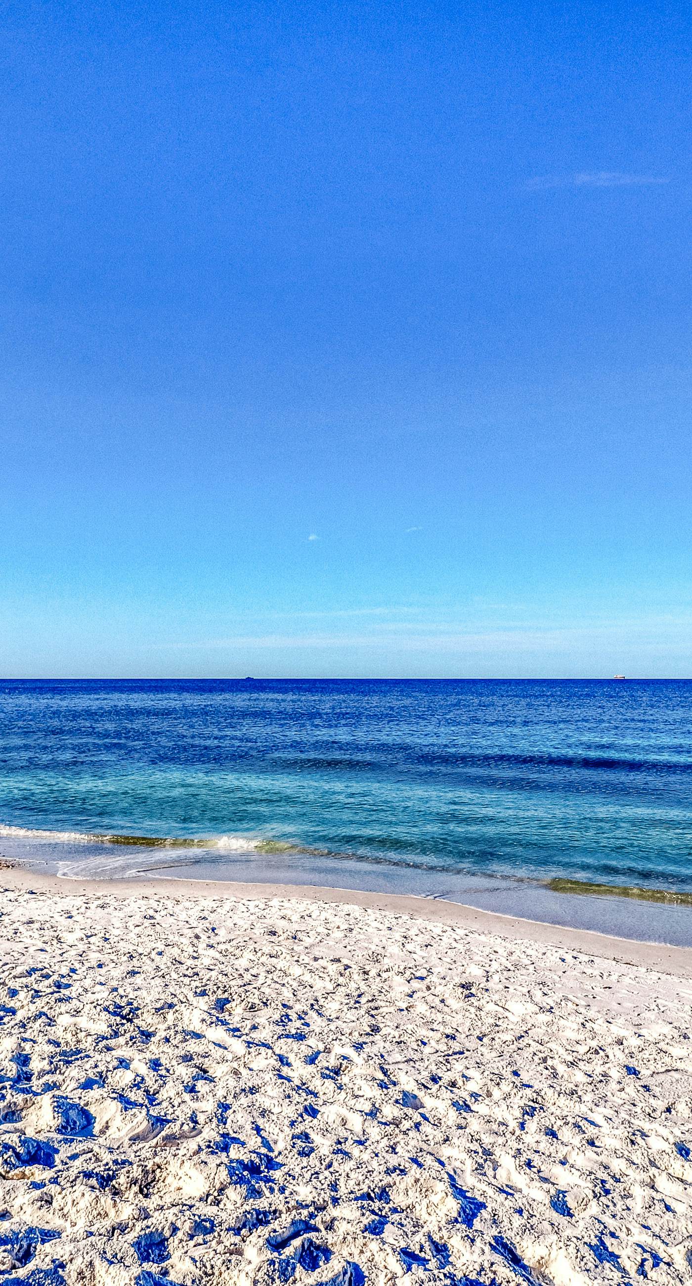 Charming & elegant Gulf-front condo w/shared pools, hot tub, gym