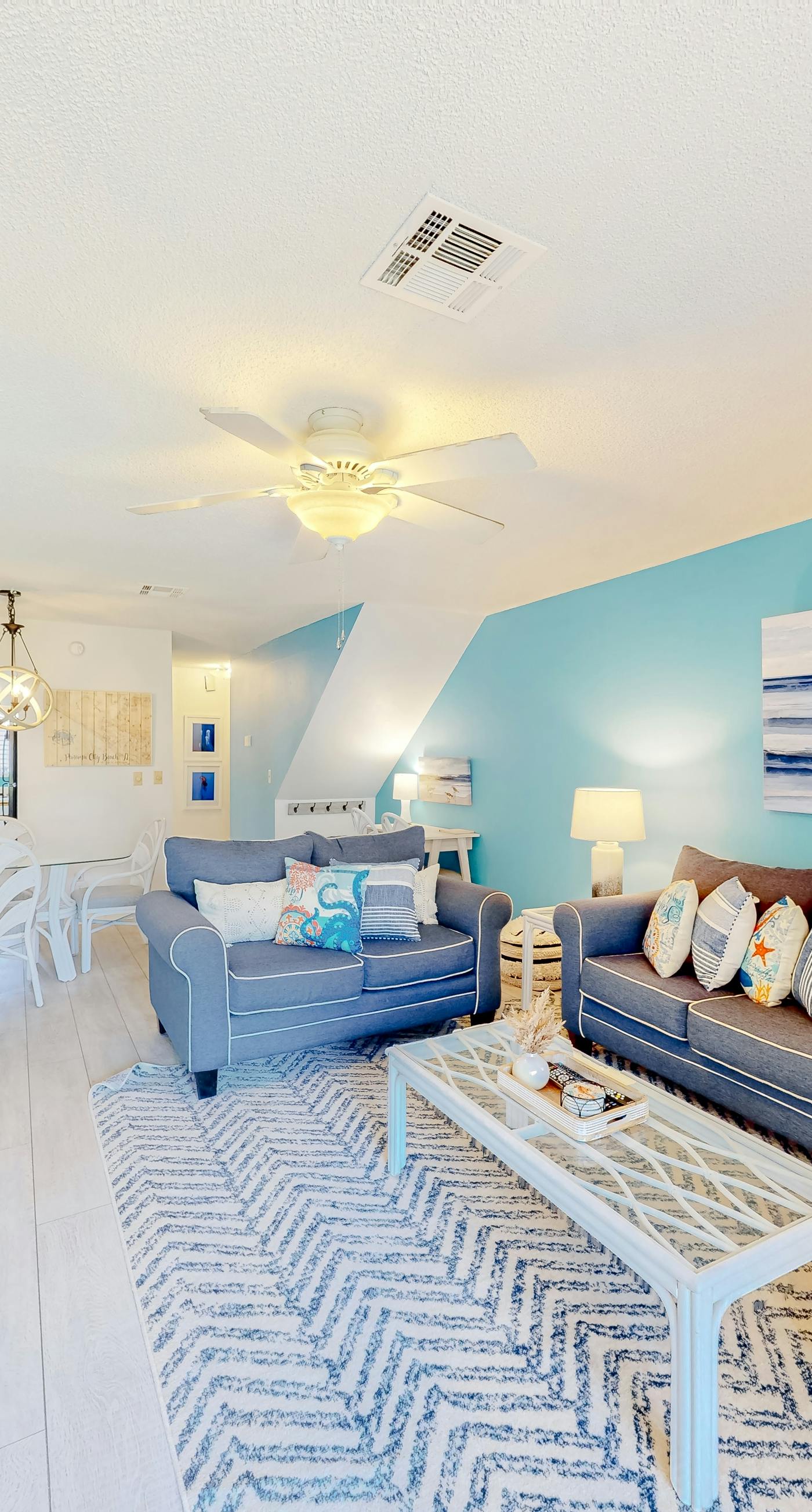 Relaxing townhome with pool, tennis court, beach access, balcony, patio, & TV