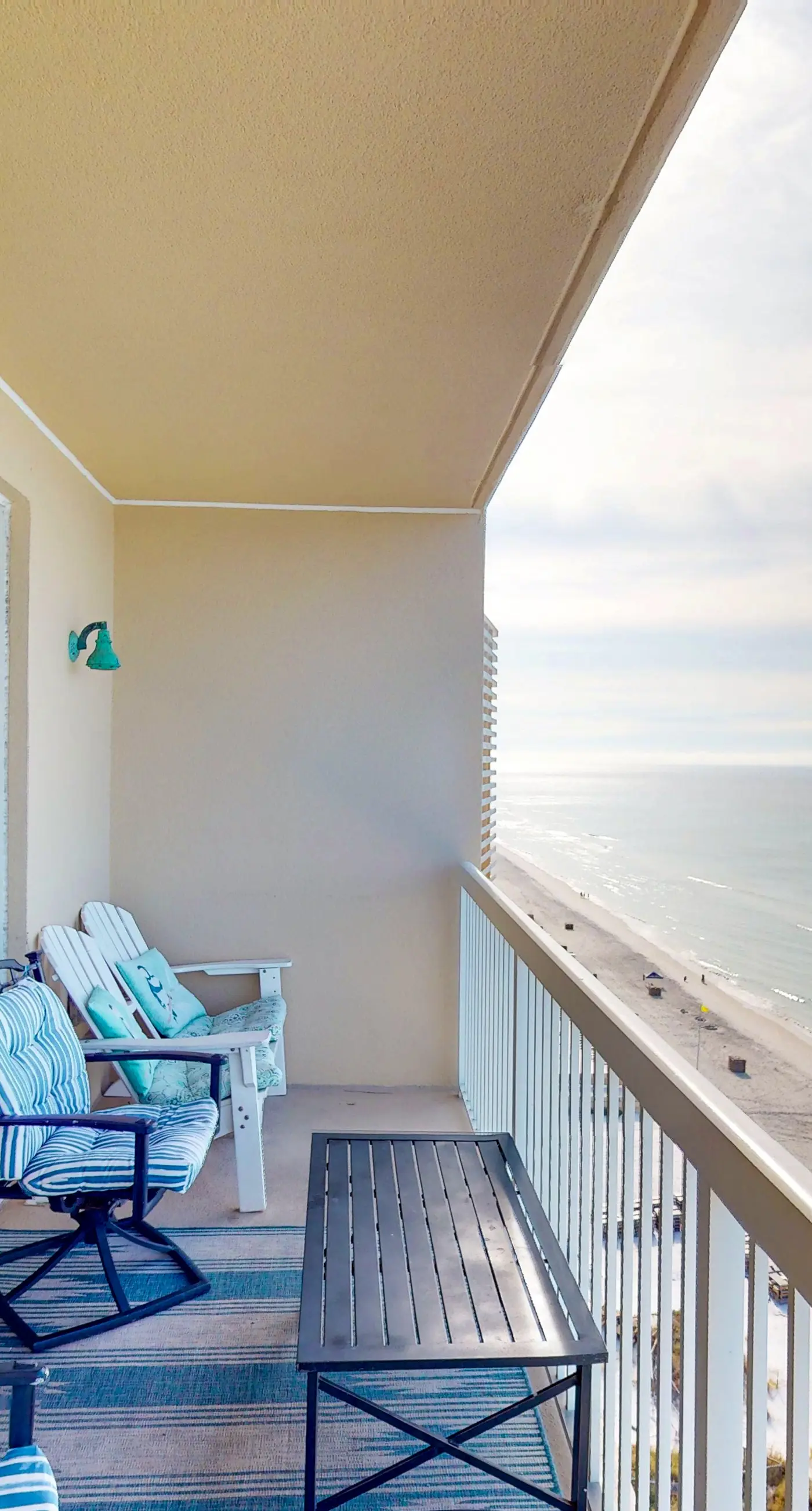 Gorgeous beachfront condo, shared pool and beach access