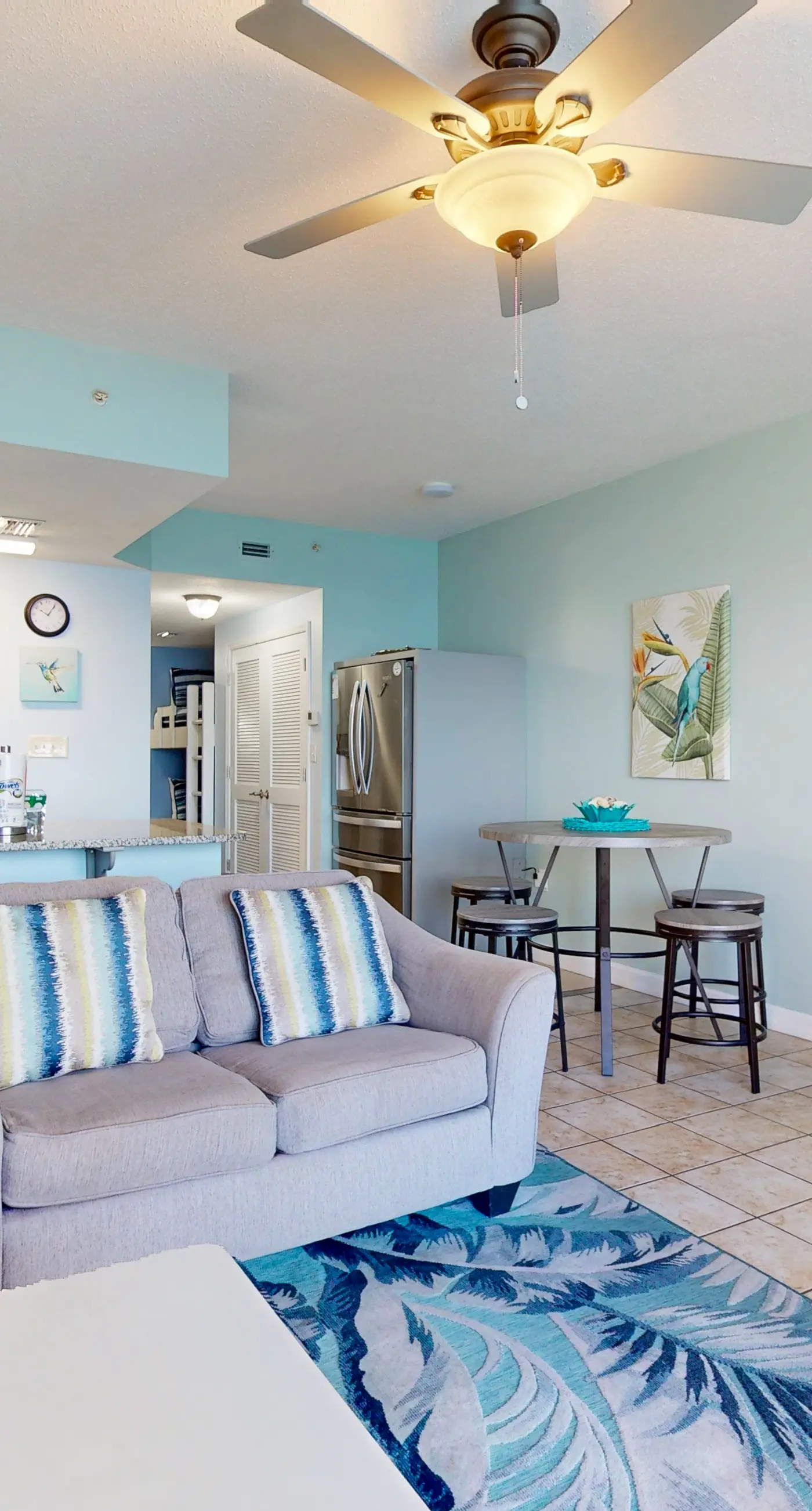 Gorgeous beachfront condo, shared pool and beach access