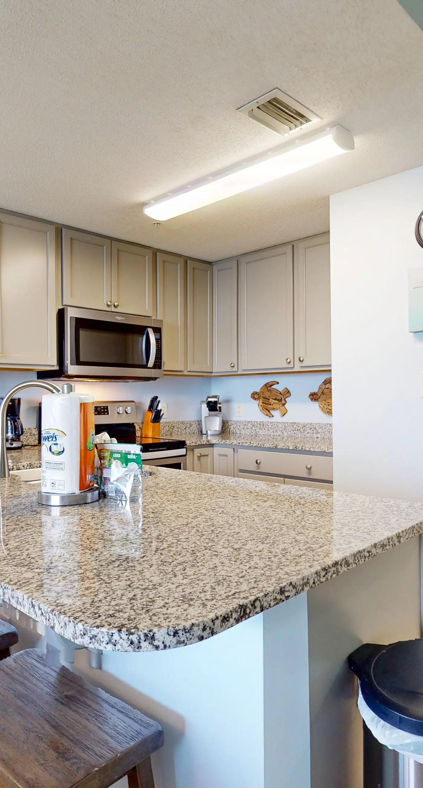 Gorgeous beachfront condo, shared pool and beach access