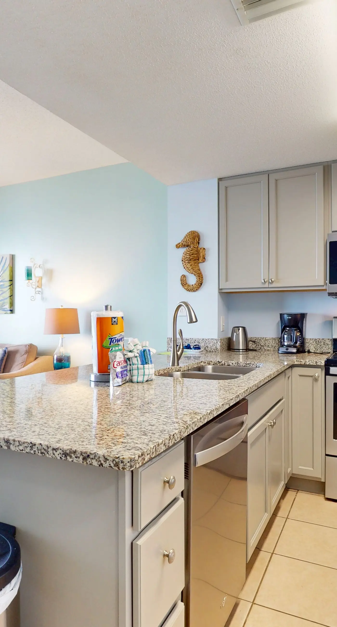 Gorgeous beachfront condo, shared pool and beach access