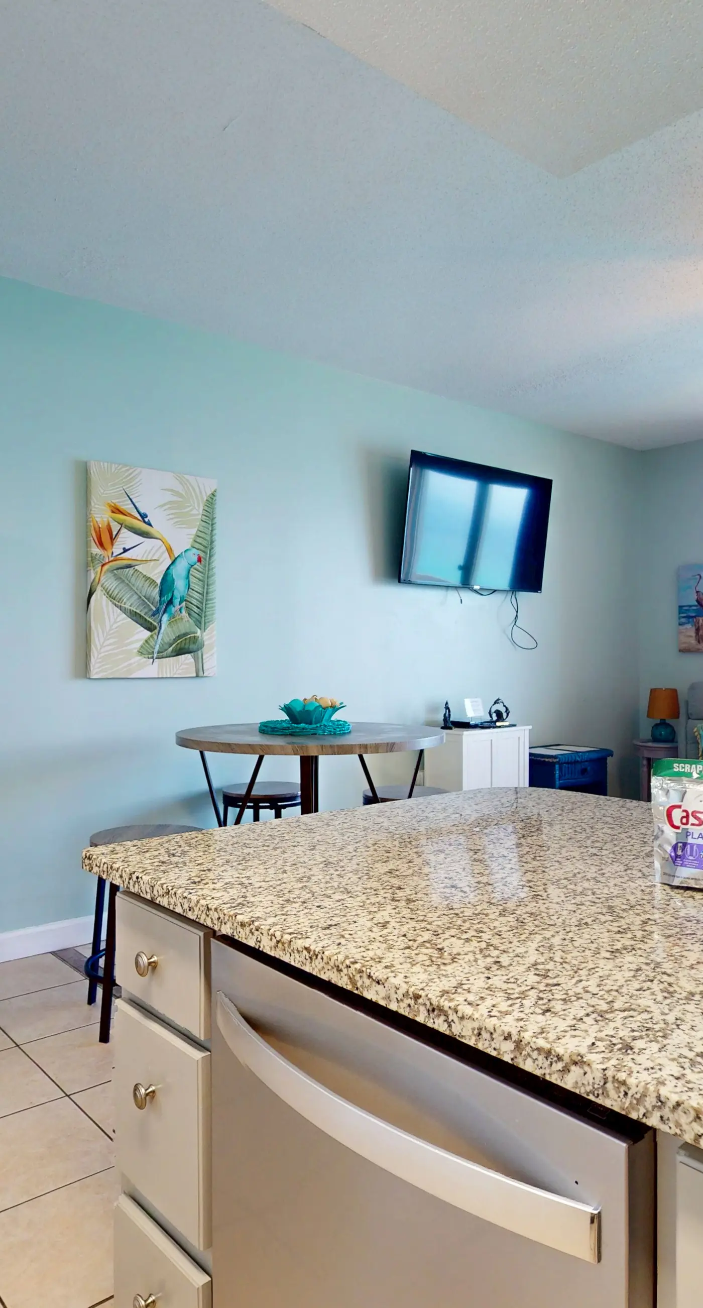 Gorgeous beachfront condo, shared pool and beach access