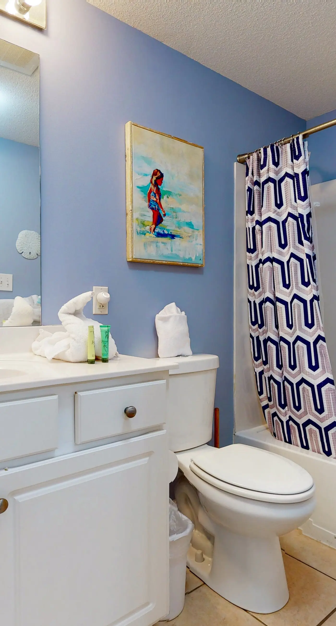 Gorgeous beachfront condo, shared pool and beach access