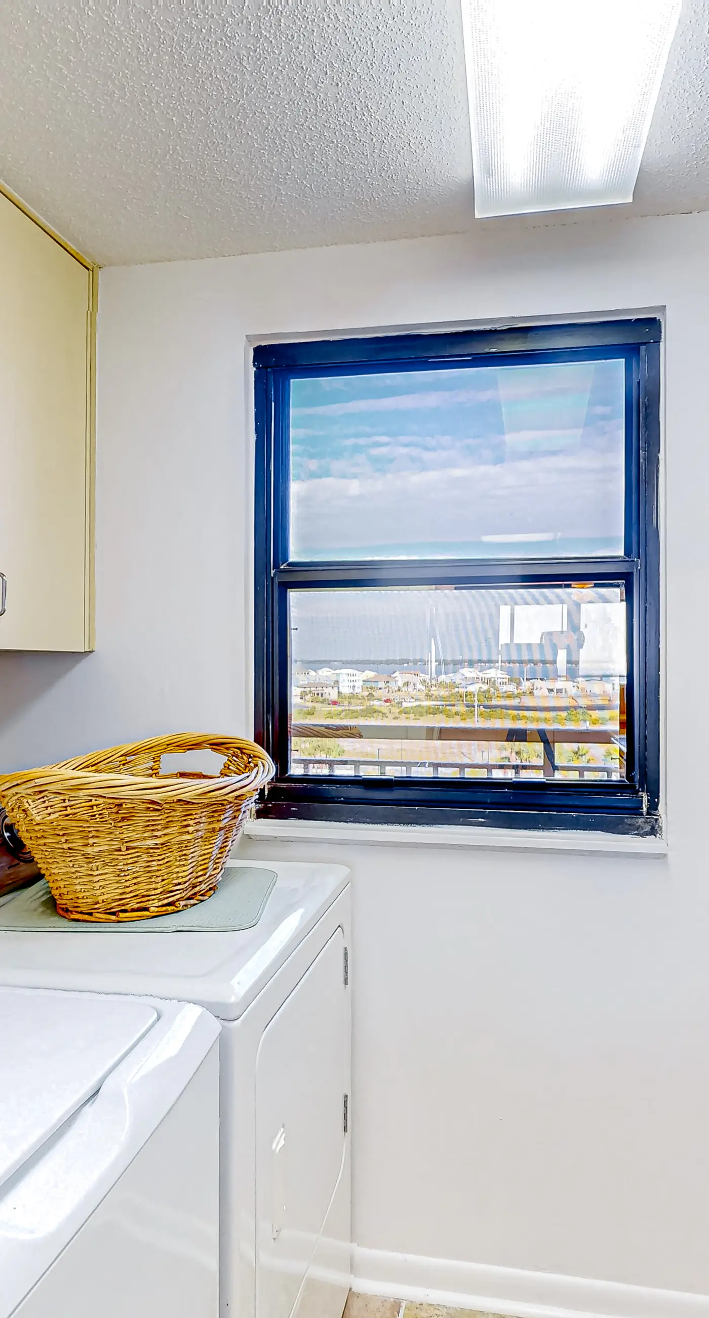Beachfront Condo with Gulf-View, Balcony, with Shared Pool, & Gym