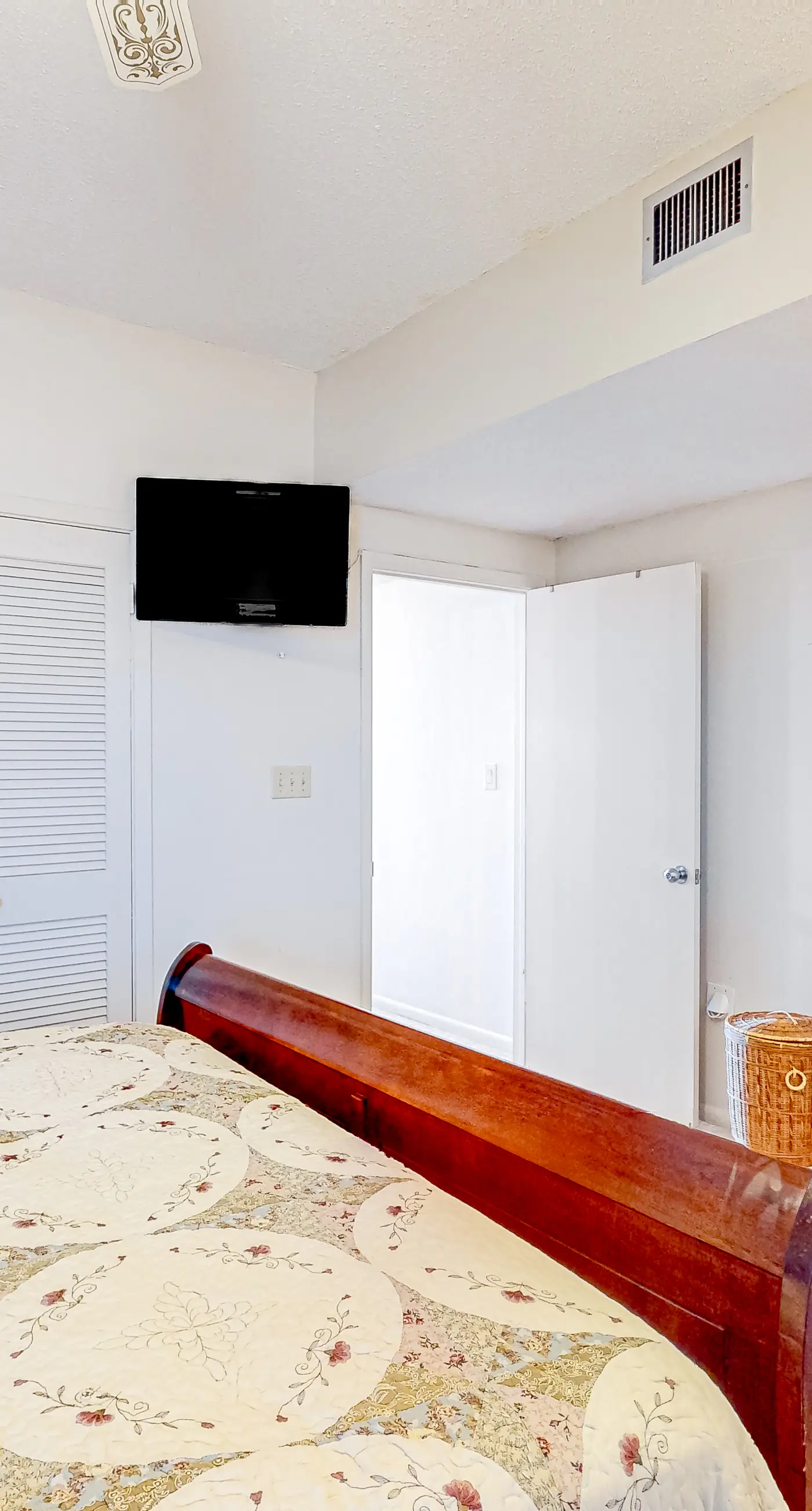Beachfront Condo with Gulf-View, Balcony, with Shared Pool, & Gym