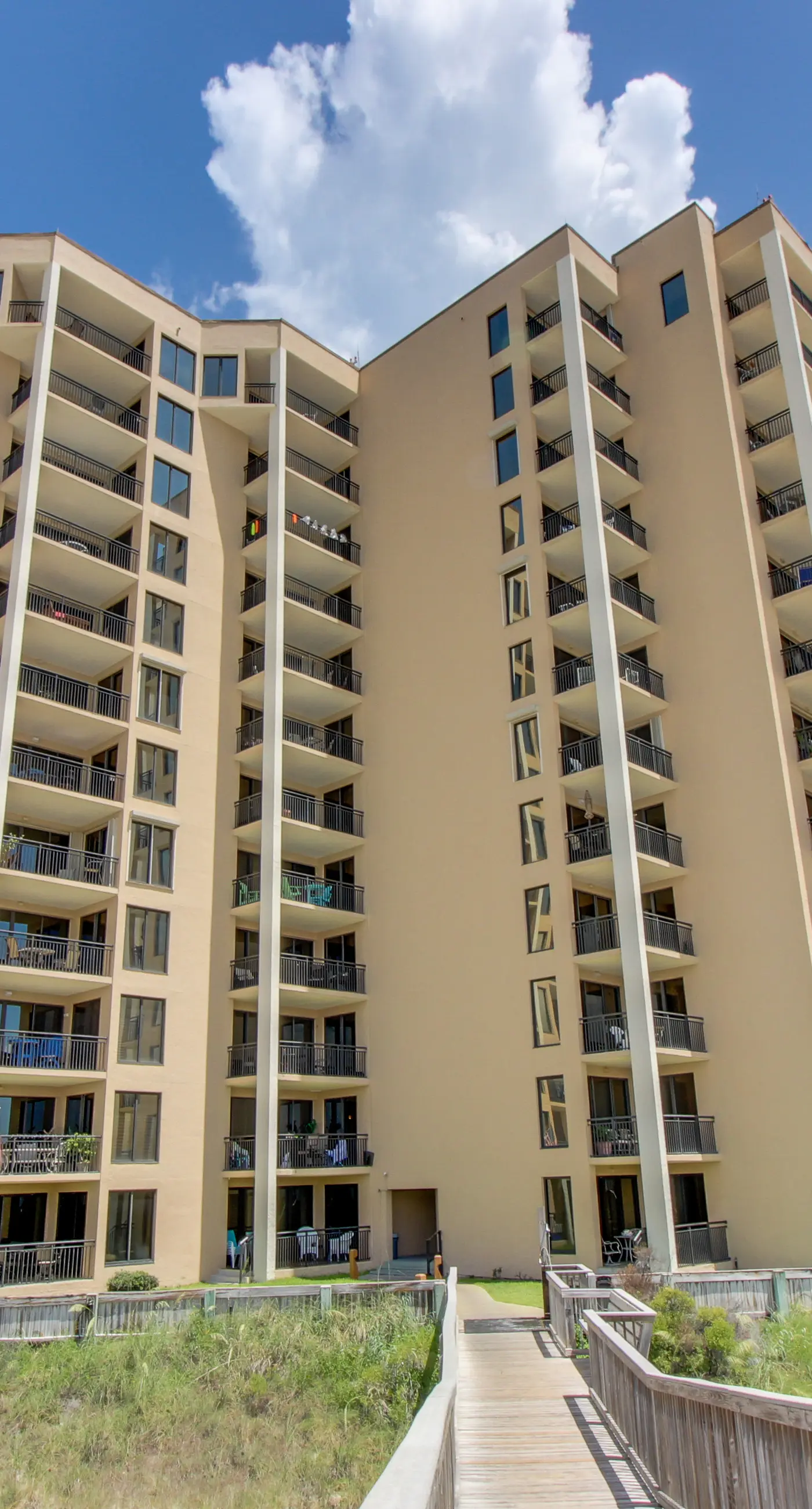 Beachfront Condo with Gulf-View, Balcony, with Shared Pool, & Gym