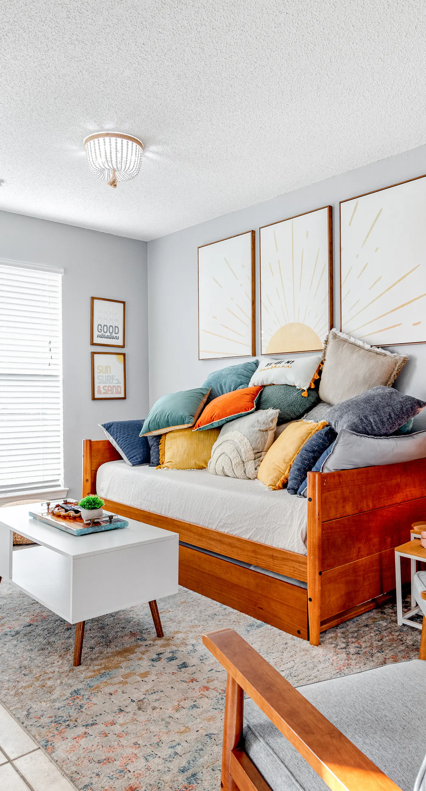 Sunny beachside condo with pool, central AC & washer&dryer