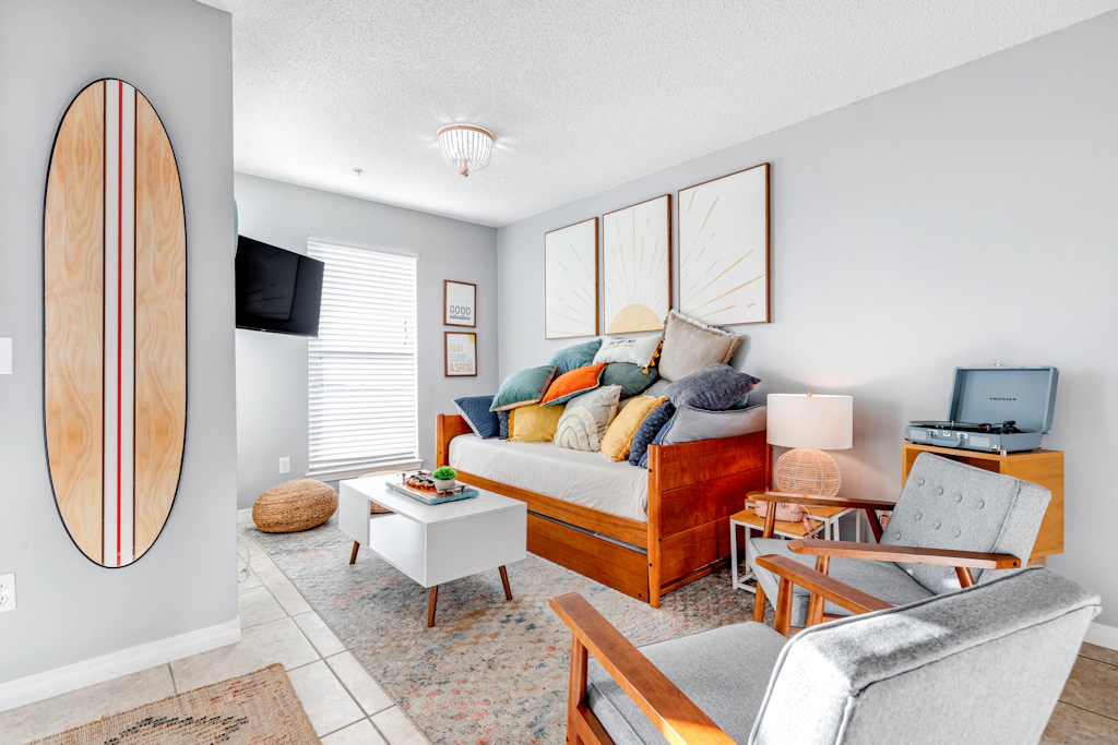 Sunny beachside condo with pool, central AC & washer&dryer