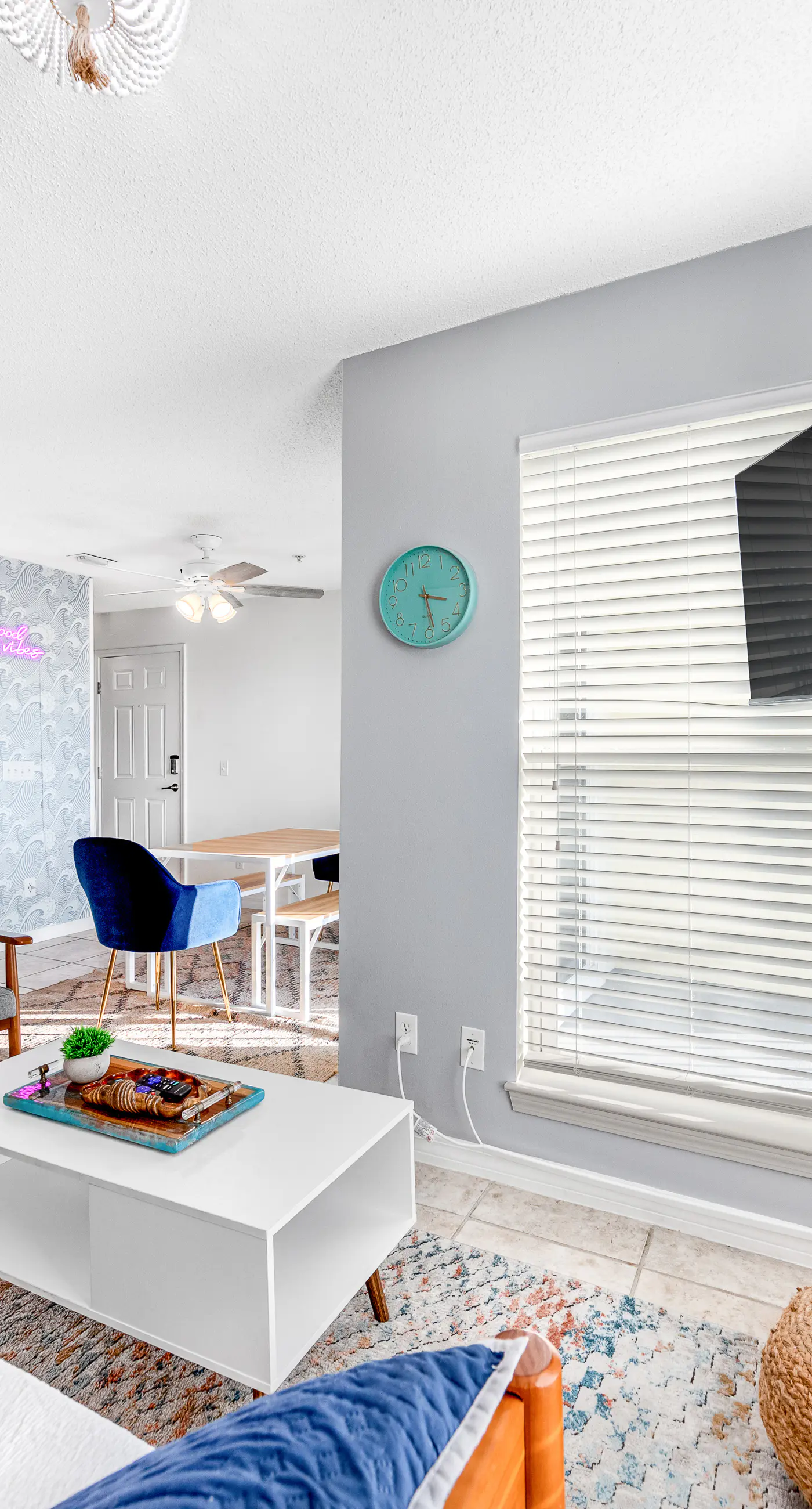 Sunny beachside condo with pool, central AC & washer&dryer