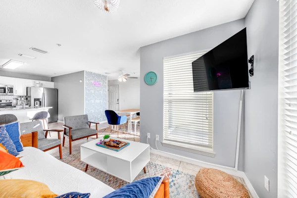 Sunny beachside condo with pool, central AC & washer&dryer