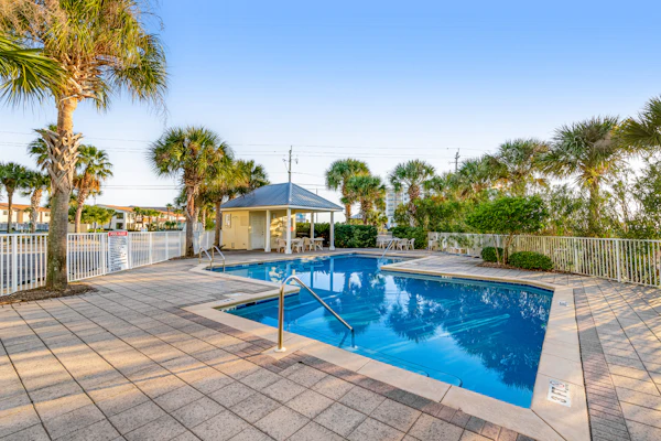Sunny beachside condo with pool, central AC & washer&dryer