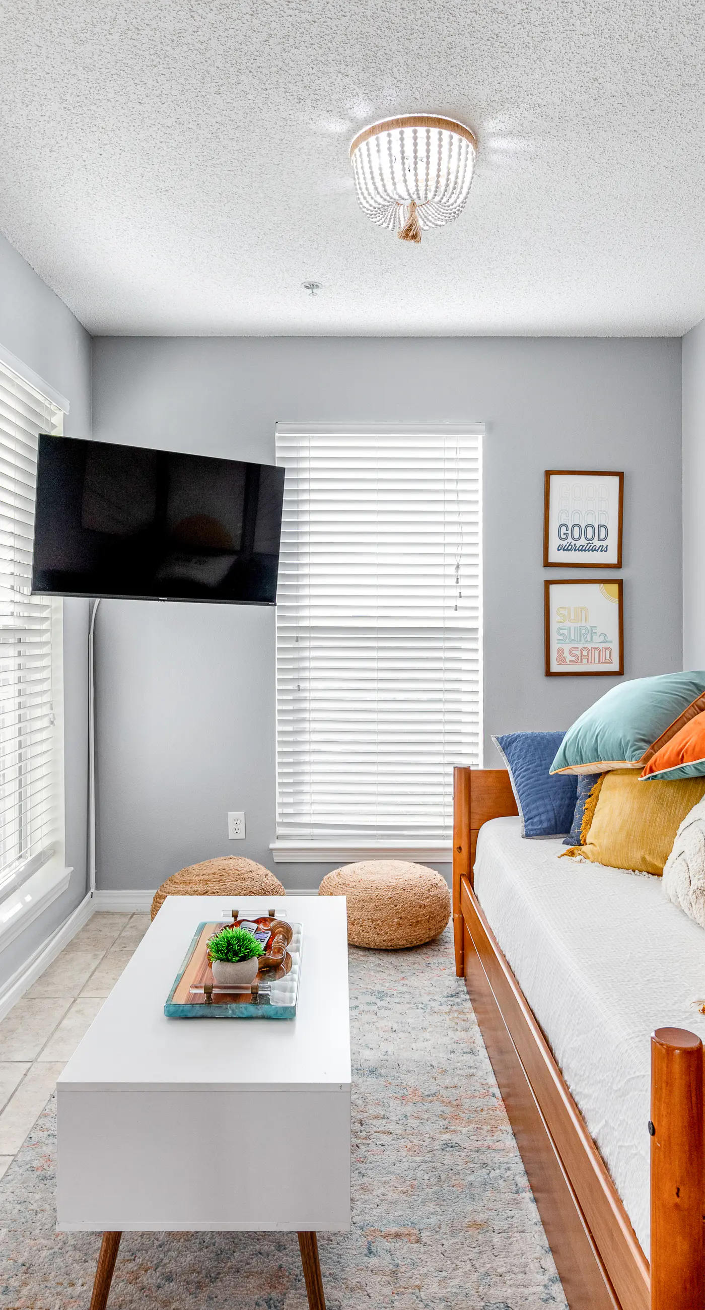 Sunny beachside condo with pool, central AC & washer&dryer