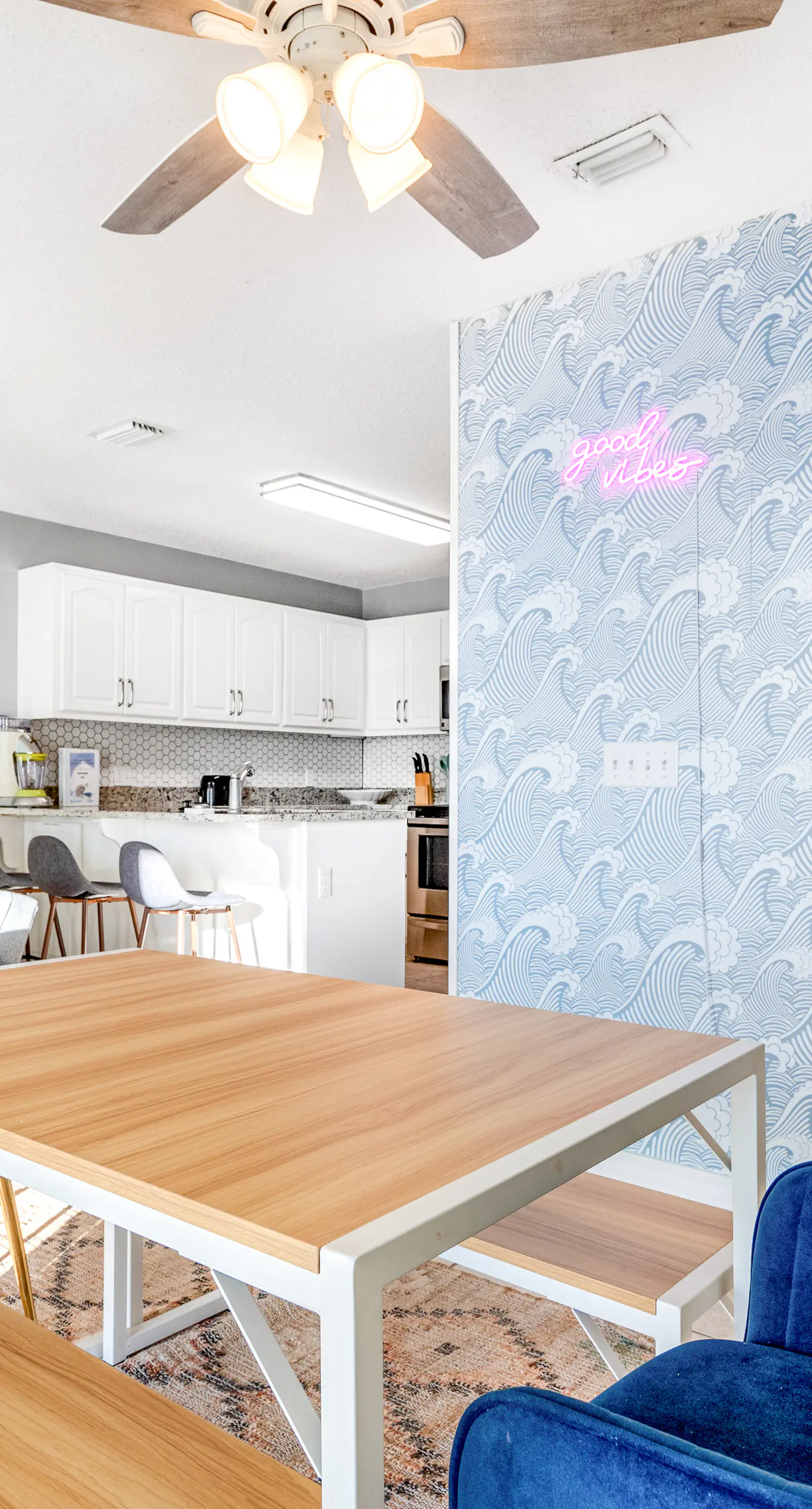 Sunny beachside condo with pool, central AC & washer&dryer