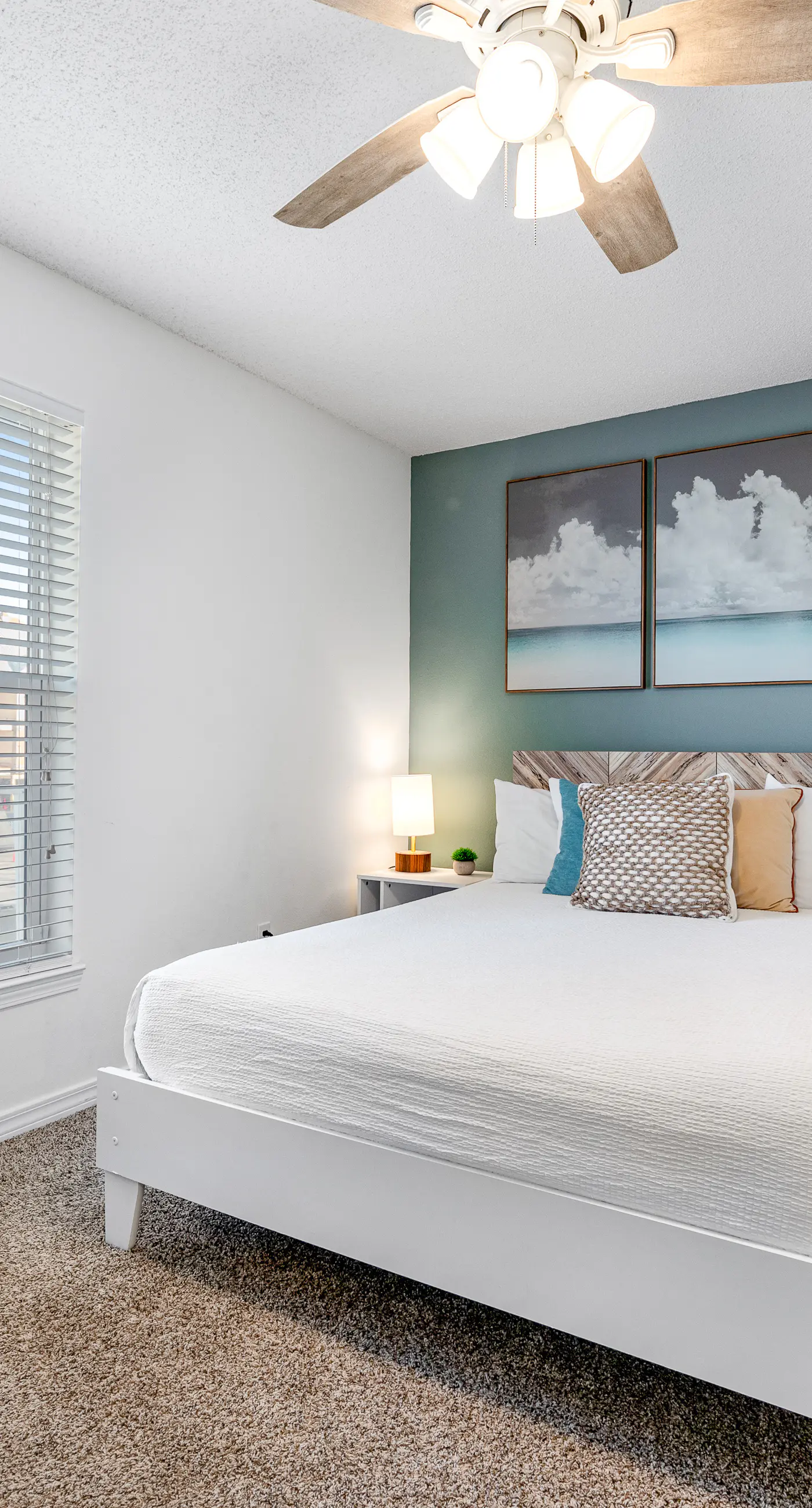 Sunny beachside condo with pool, central AC & washer&dryer