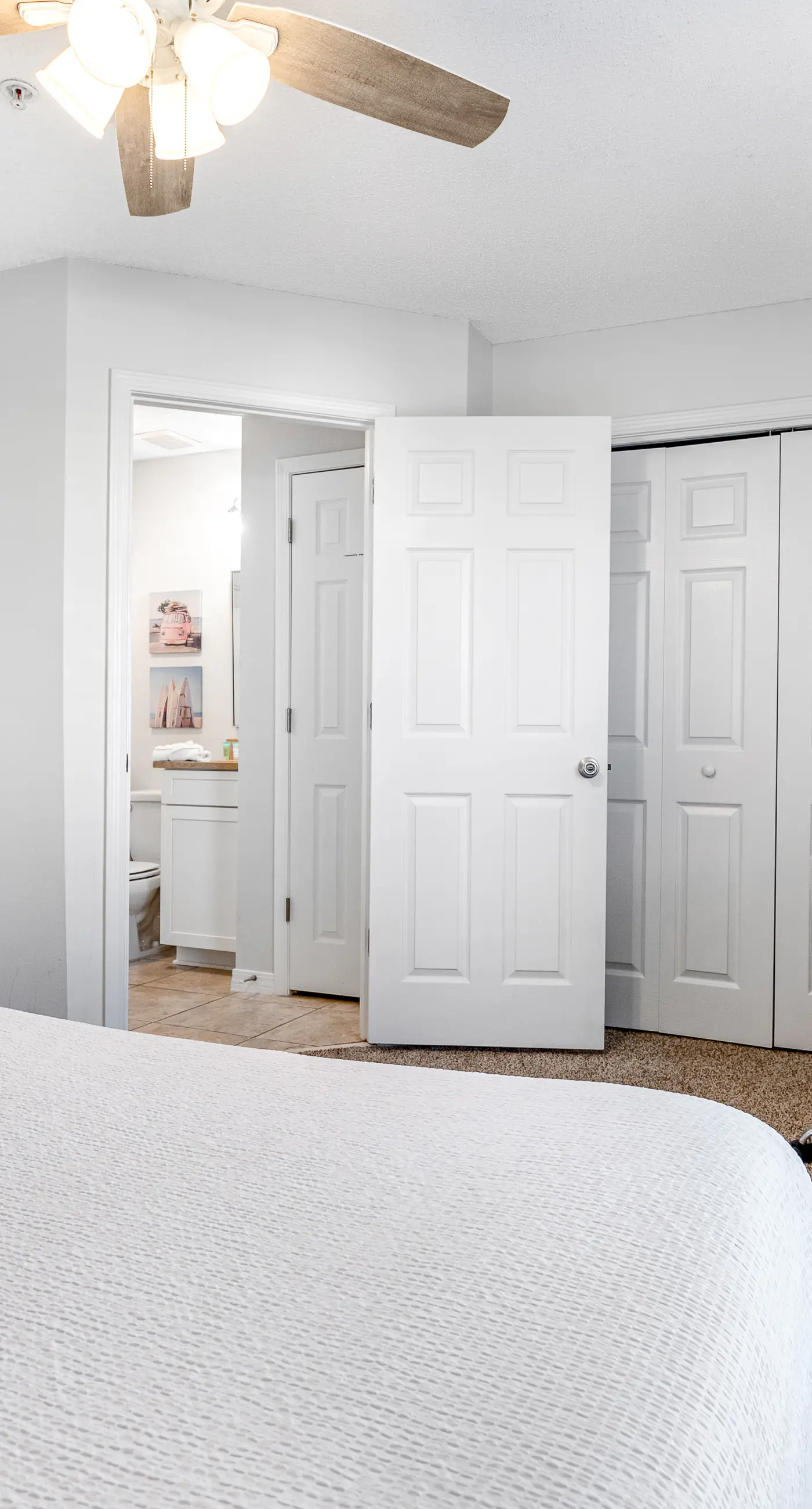 Sunny beachside condo with pool, central AC & washer&dryer