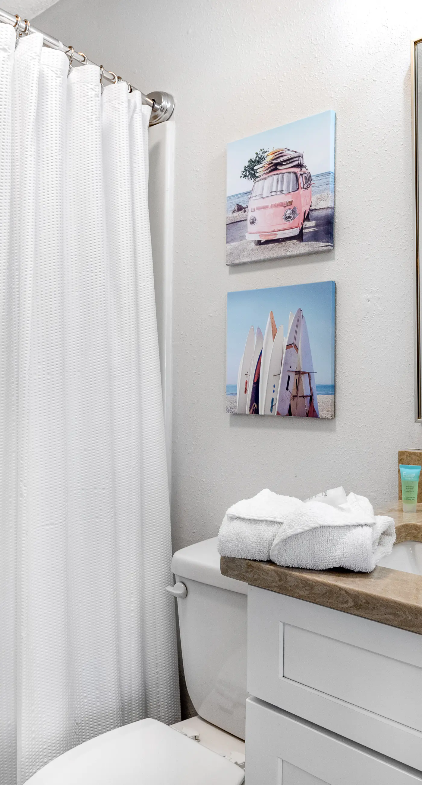 Sunny beachside condo with pool, central AC & washer&dryer