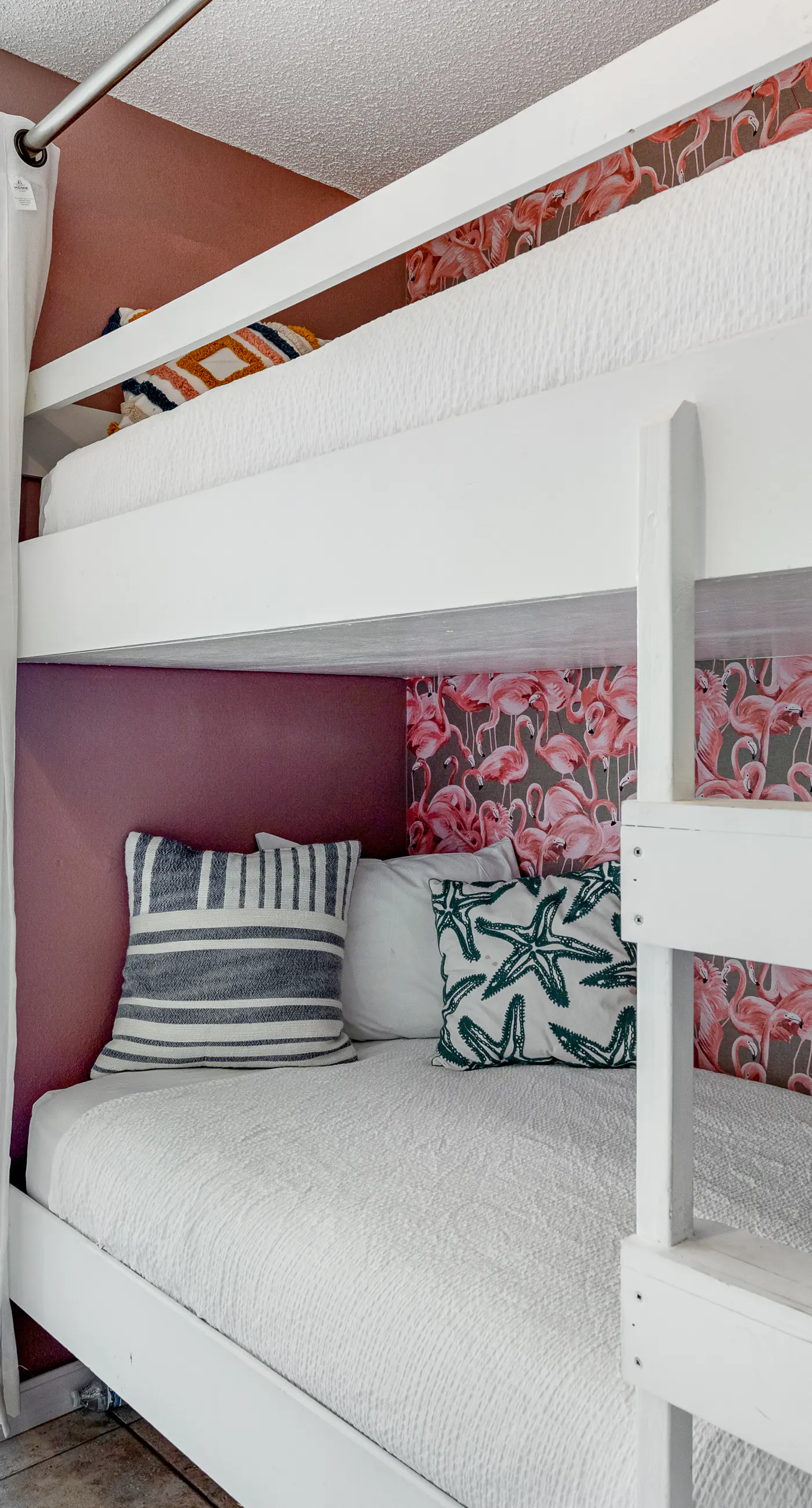 Sunny beachside condo with pool, central AC & washer&dryer