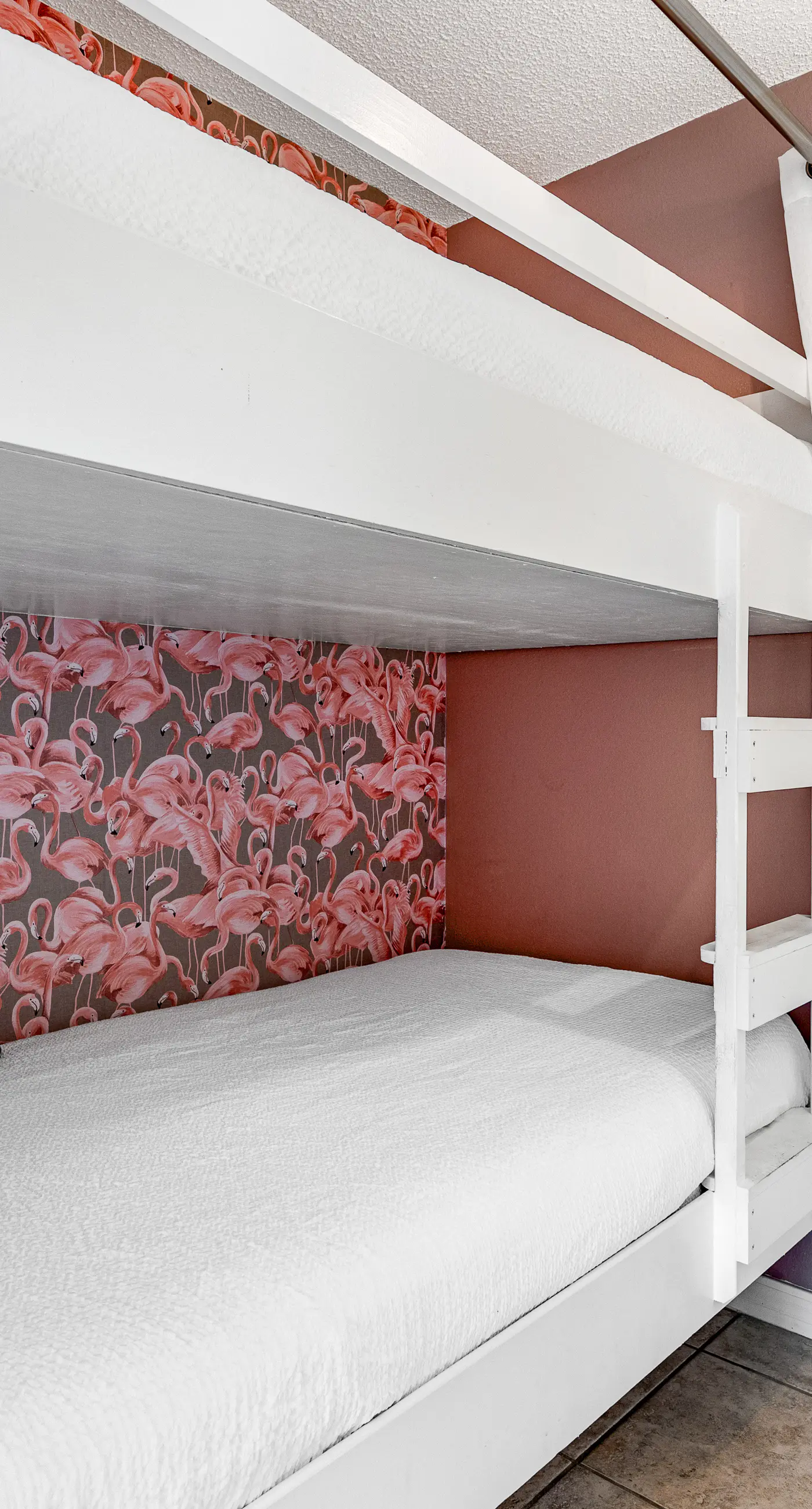 Sunny beachside condo with pool, central AC & washer&dryer